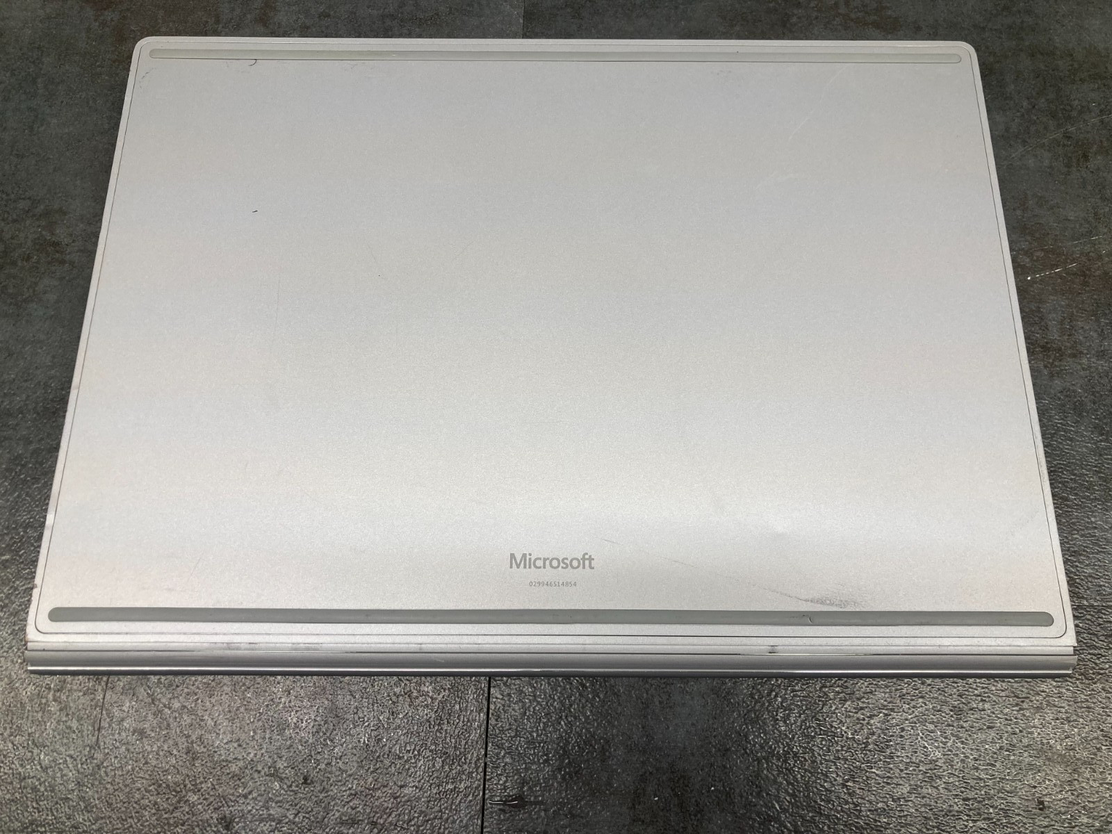 Microsoft Surface Book 3 1900 13.5″ i7-1065G7 16GB 256GB 1660 MaxQ W11 – Read!
