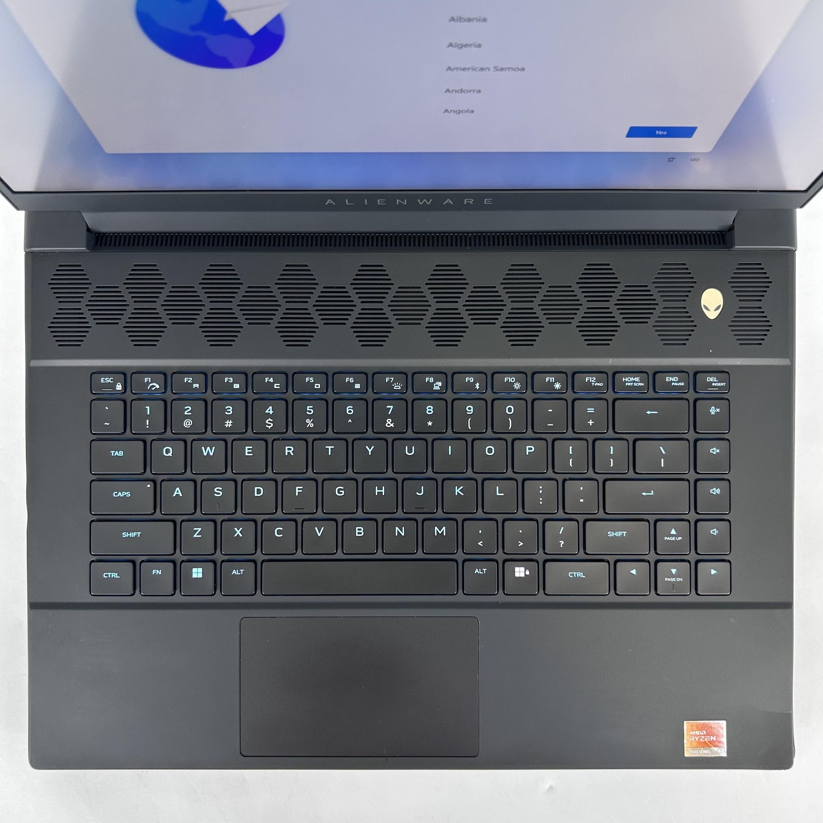 Dell Alienware M16 R1 240Hz QHD+ Ryzen 9 7845HX 32GB 1TB SSD RTX 4080 FAIR