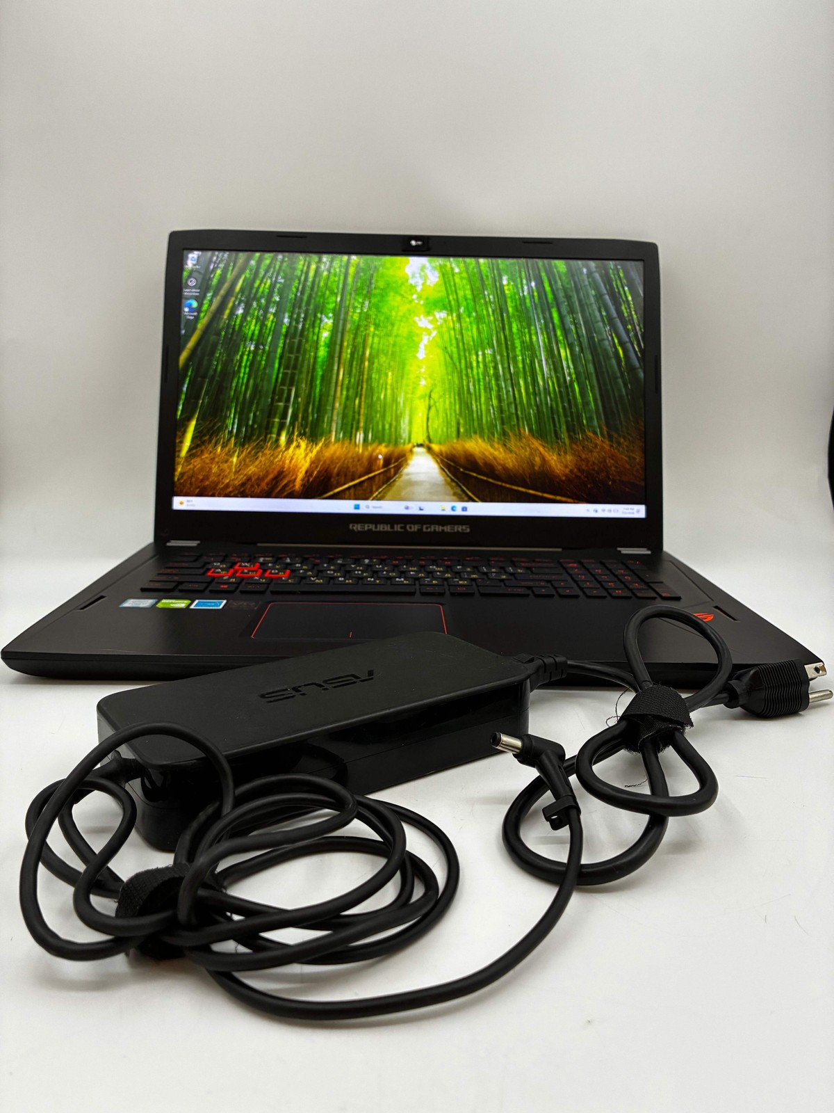 ASUS ROG Strix GL702V 17.3″ i7-6700HQ 12GB GTX 1060 SSD HDD Gaming Laptop Used