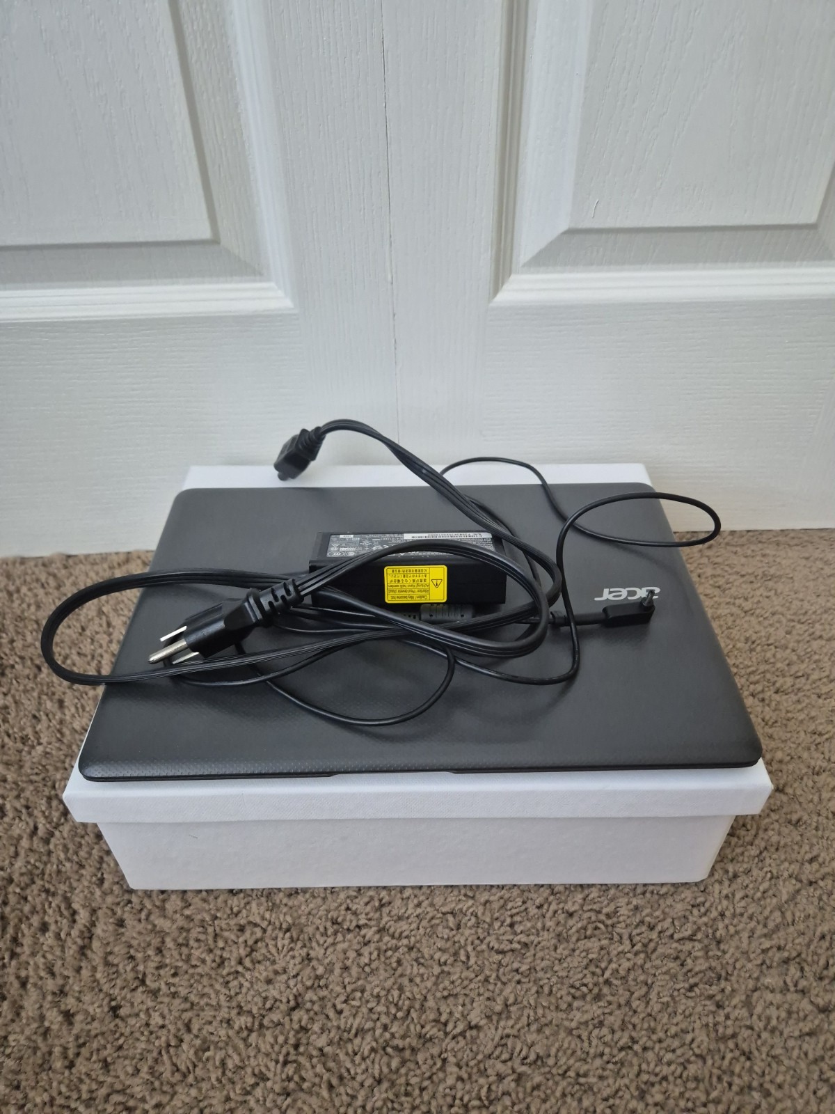 Laptop Acer Aspire One Cloudbook 11 Intel N3050 2GB 32GB AC adapter included