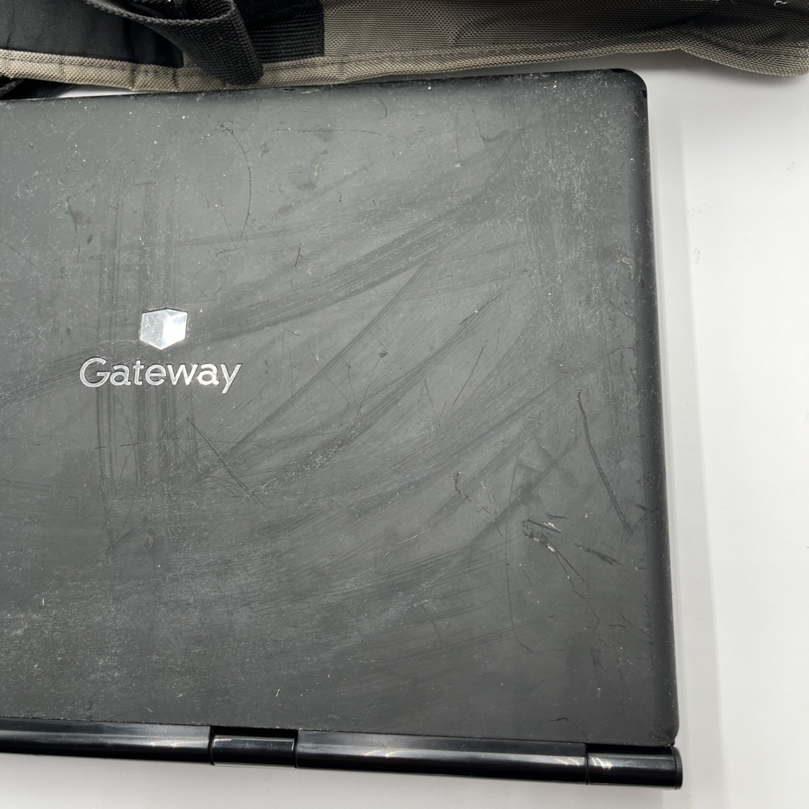 Laptop Gateway SA1 M Series DVD-RW With Solo Laptop Case *FOR PARTS READ*