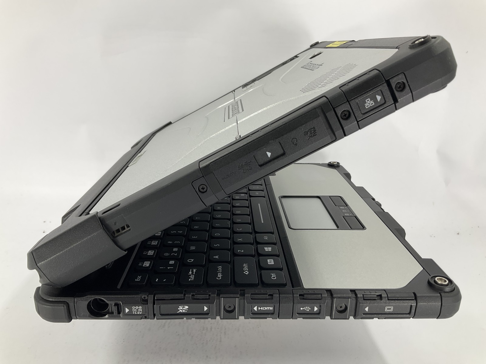 Panasonic ToughBook CF-33 12″ Touch Core i5-7300U 256GB 8GB NO OS