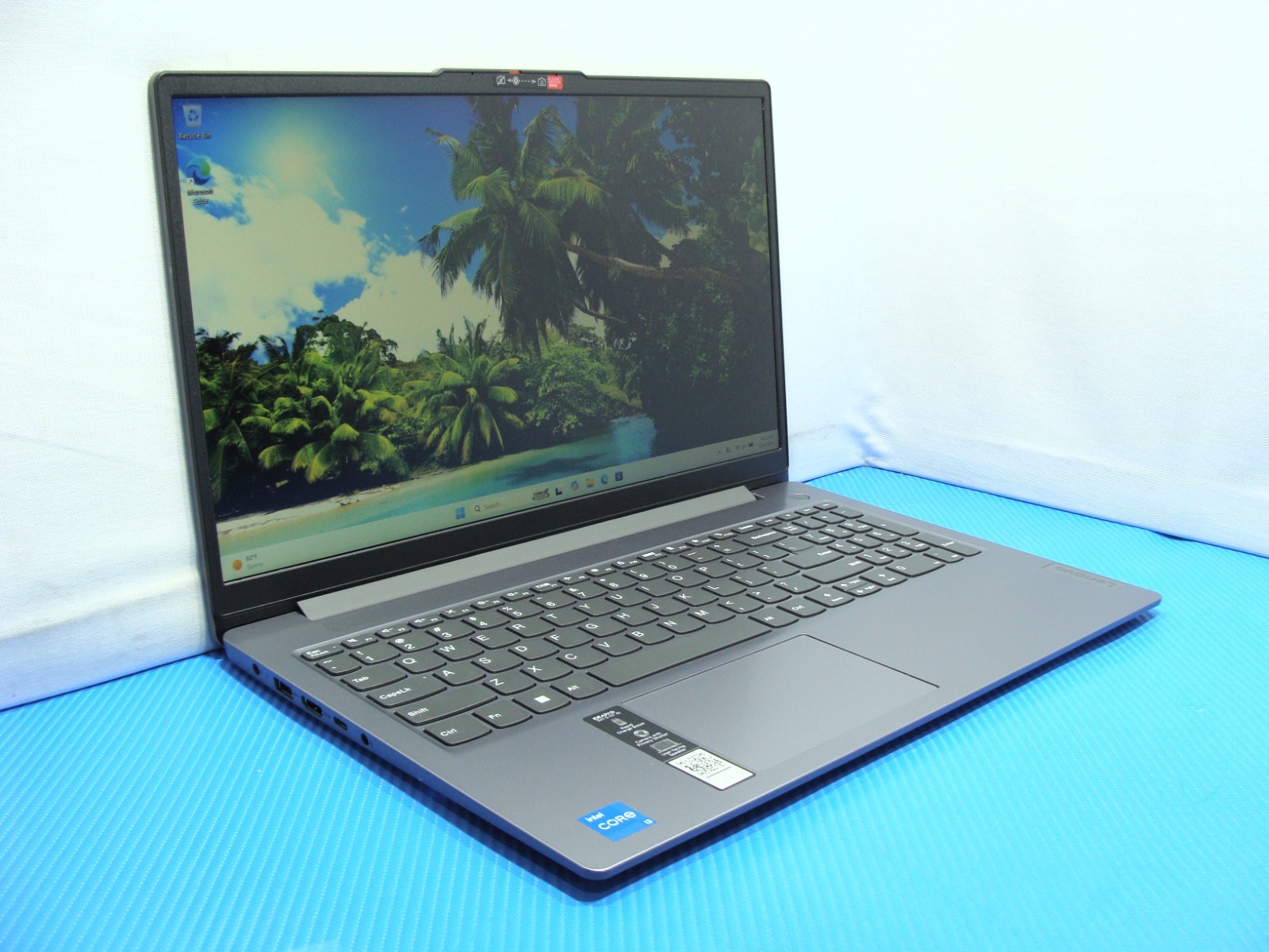 Lenovo IdeaPad Slim 3 15IAN8 15.6”FHD i3-N305 1.8GHz 8GB 128GB HDD WRTY27 100%B