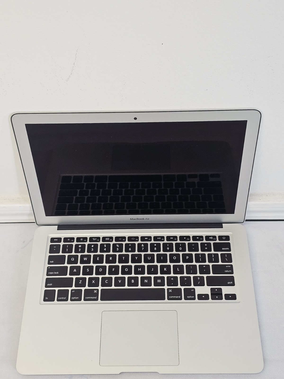 Apple MacBook Air A1466 Laptop – i5-3427U – 4GB RA – 128GB SSD – BAD BATT – READ