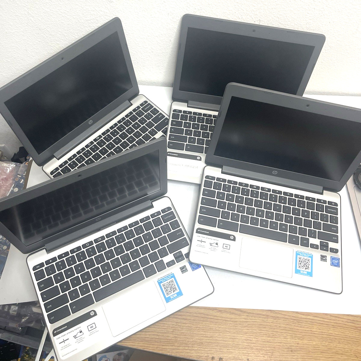 HP Chromebook 11-V010NR 11.6″ Intel Celeron N3060, 1.6 GHz 4GB RAM, 16GB 4Pcs