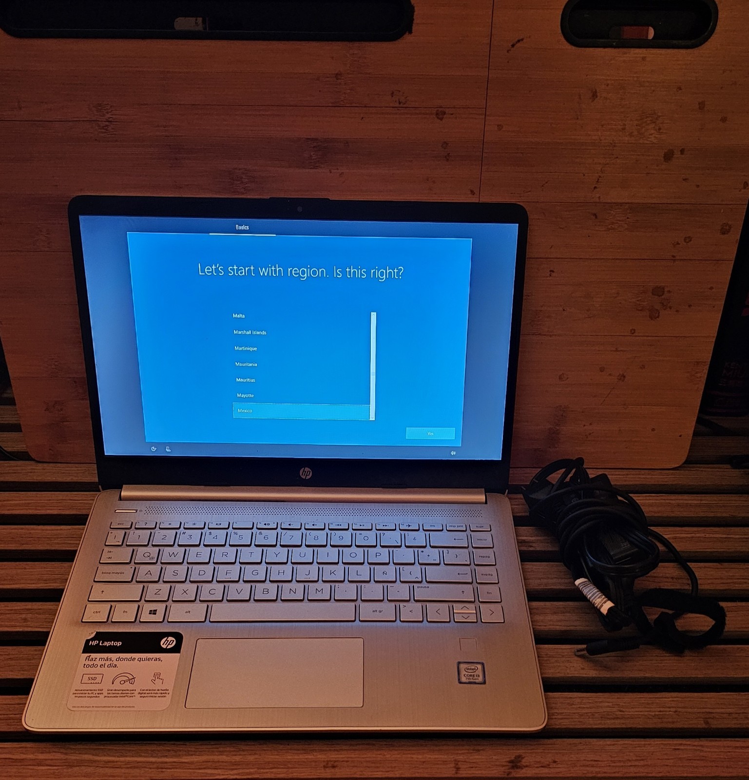 HP 14″ Laptop Intel Core i3 7th Gen SSD Windows 10 Silver w/ Charger