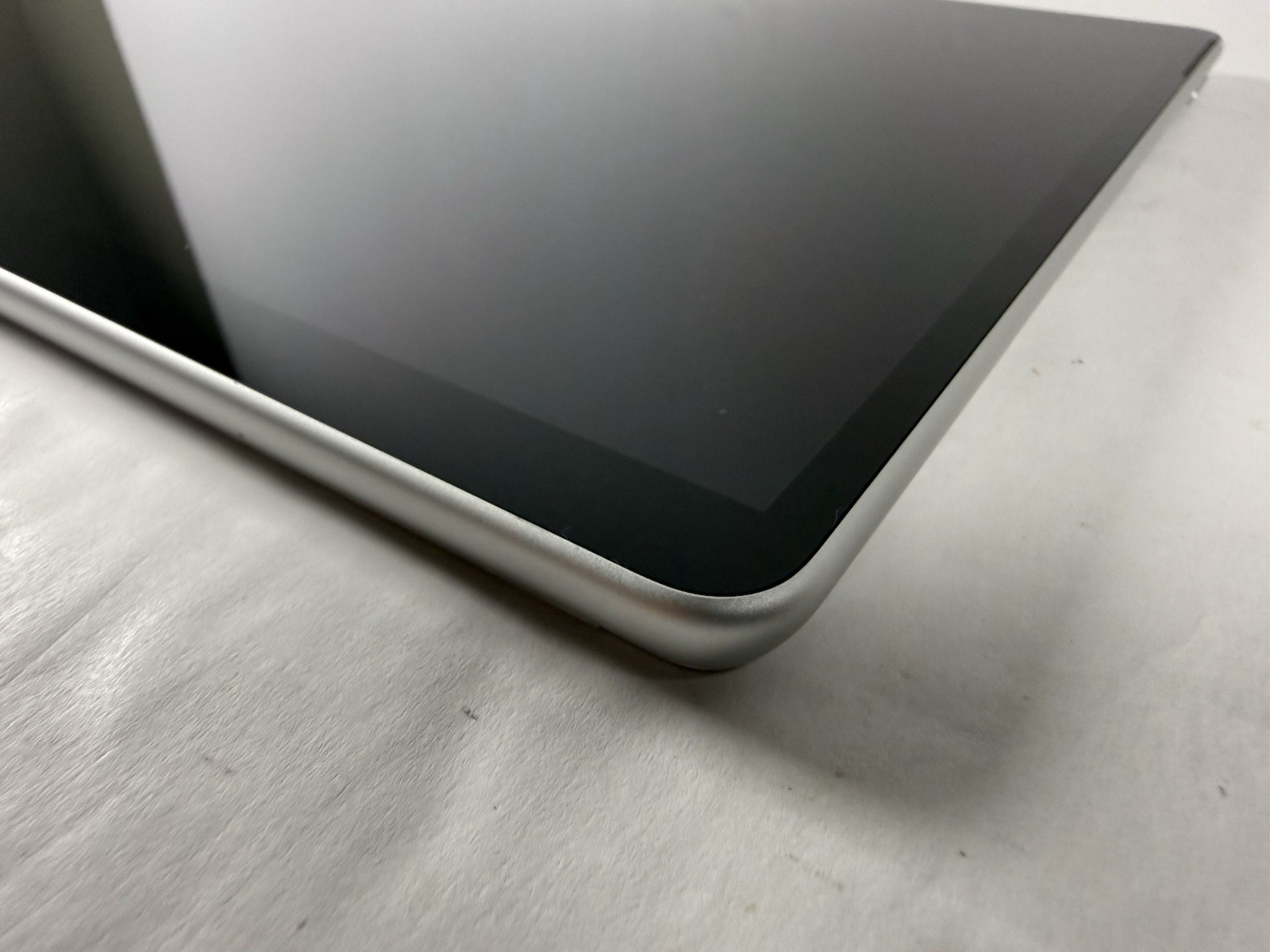 Microsoft Surface Pro 8 (1982) i5-1145G7 – 16GB RAM – 256GB 120Hz – Win 11 Pro