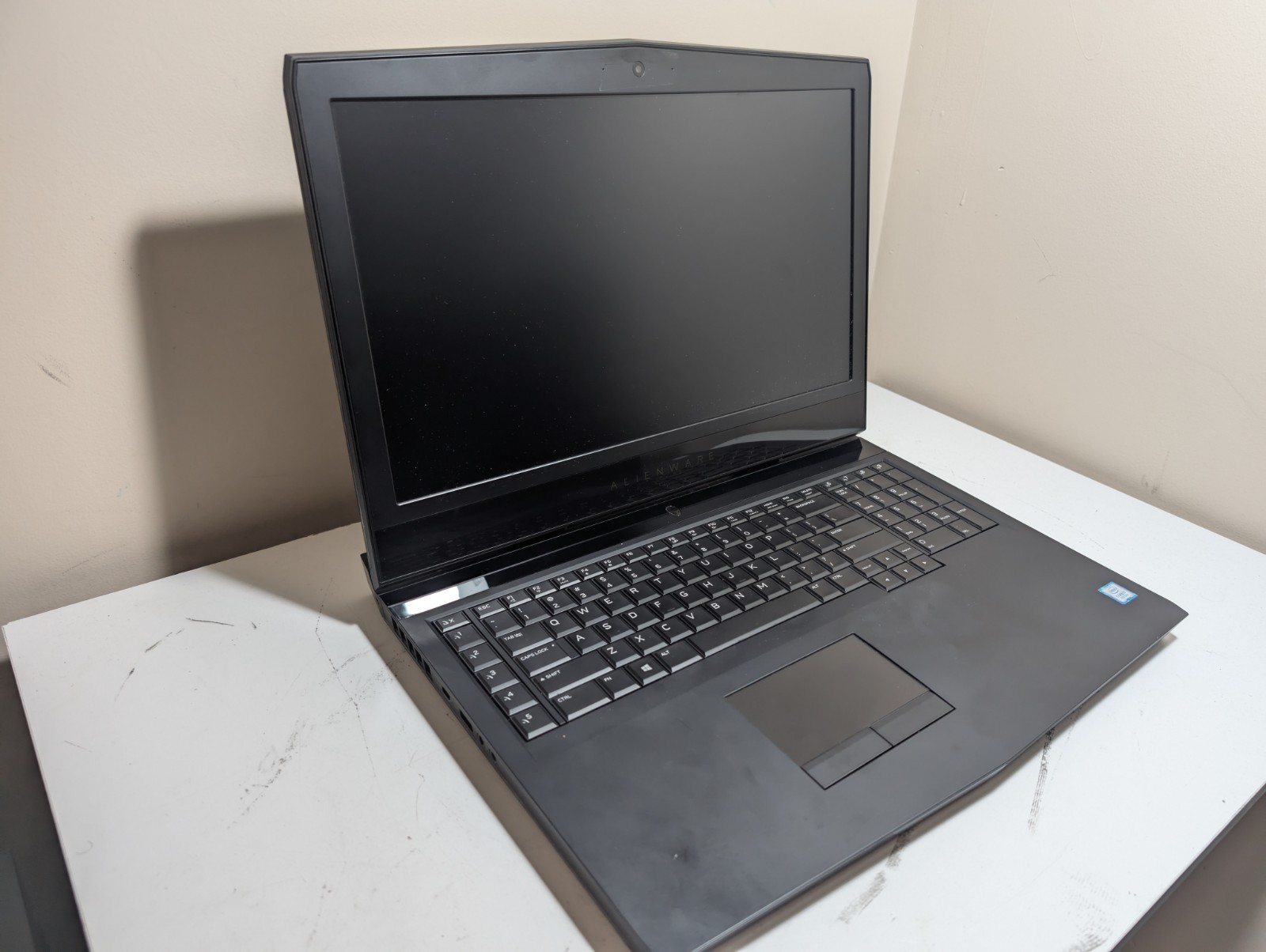 Alienware 17 R5 i7-8750HQ 2.2GHz 32GB RAM 256GB SSD Nvidia GeForce GTX 1070