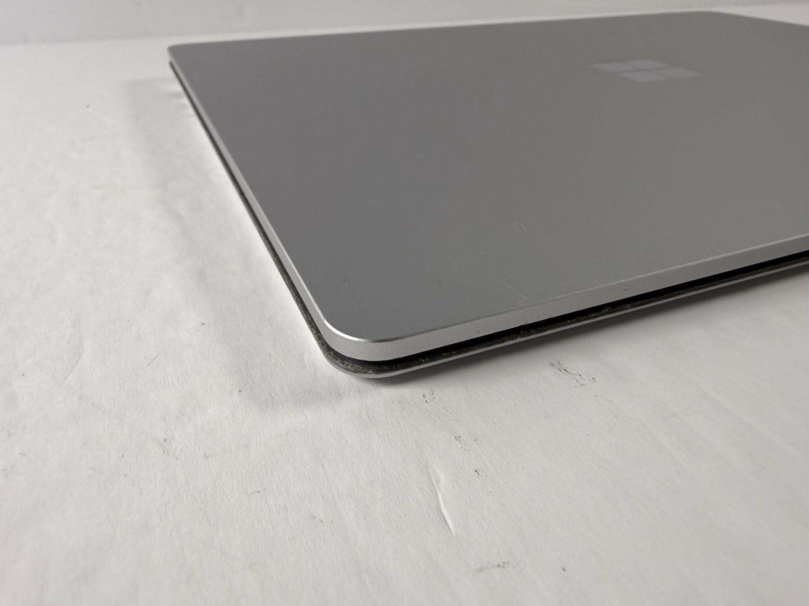 Microsoft Surface Laptop 5 13.5” 1950 Intel Core i7-1265U 16GB RAM 512GB NVME