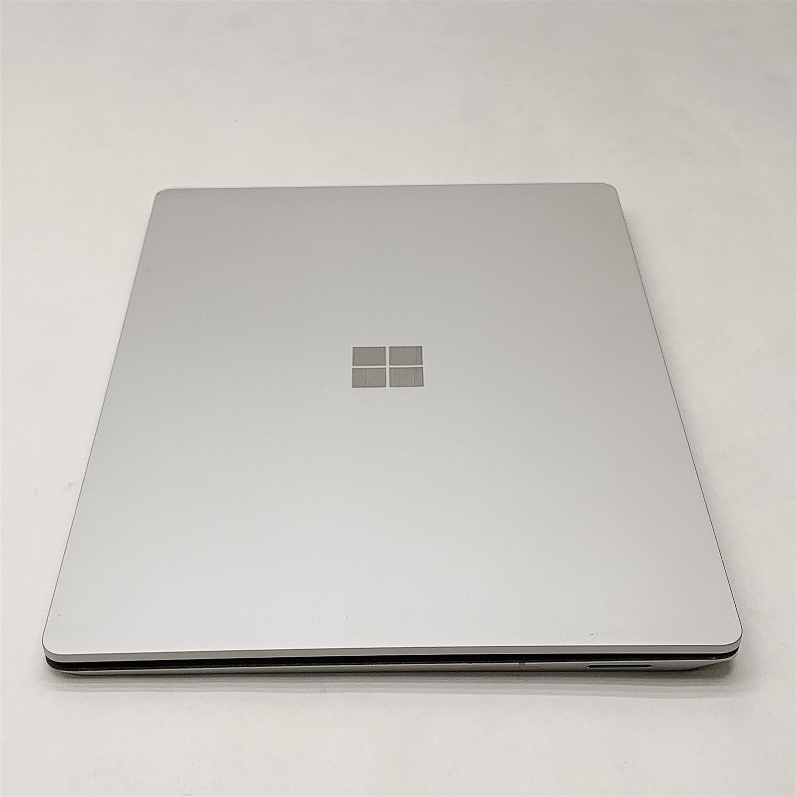 Microsoft Surface Laptop Intel Core i7 7660U 2.50GHZ 13.3″ 16GB 512GB Windows 10