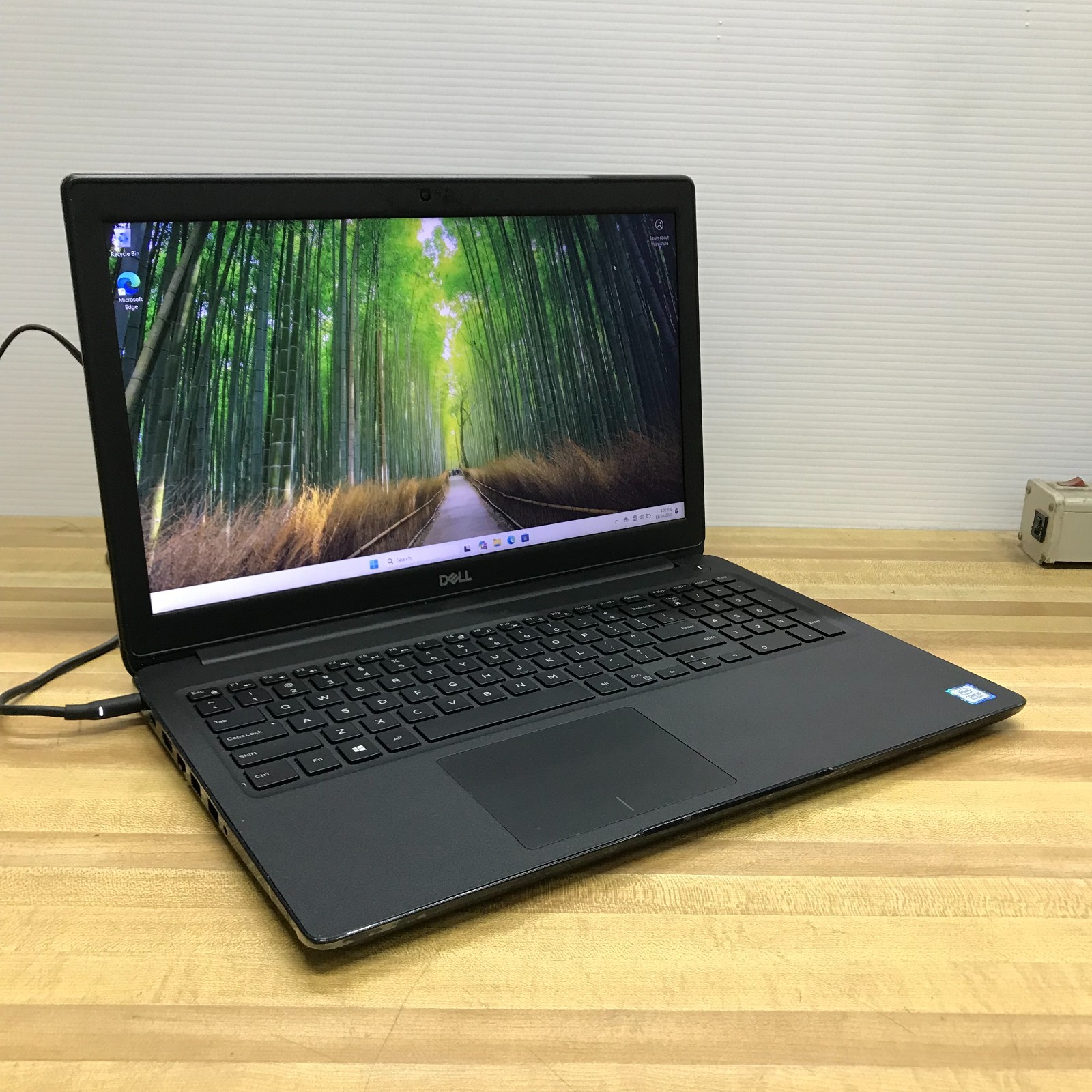 Dell Latitude 3500 15.6″ i5-8365U 1.6GHz 8GB RAM 256GB M.2 SSD (Windows 11 Pro)