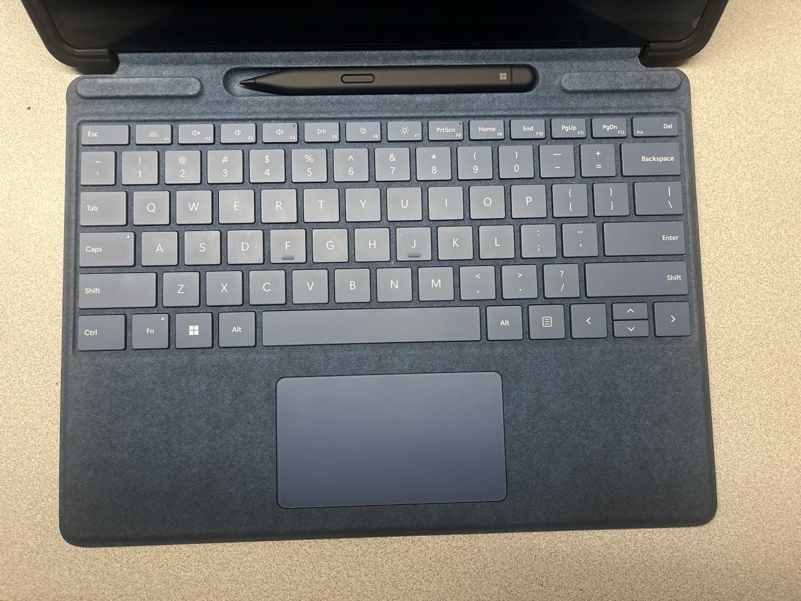 Surface Pro 9 – Graphite, 12th Gen Intel® Core™ i7, WiFi, 16GB RAM,512GB SSD
