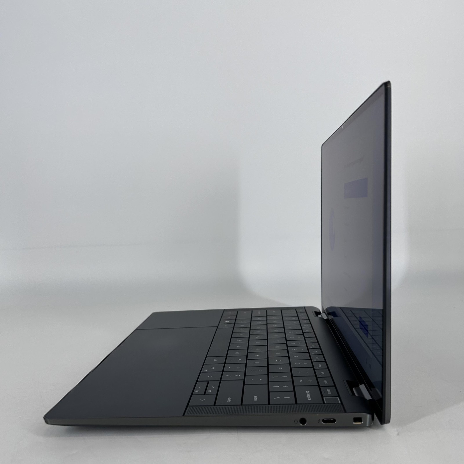 Dell Latitude 9440 (2-in-1) 14 Gray 2K TOUCH 1.8 GHz i7-1365U 32GB 1TB SSD Good
