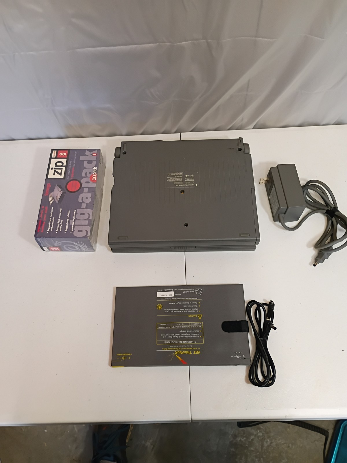 Apple Lap Top First Gen With Power Pack Lap Top Works Made 1990/0207