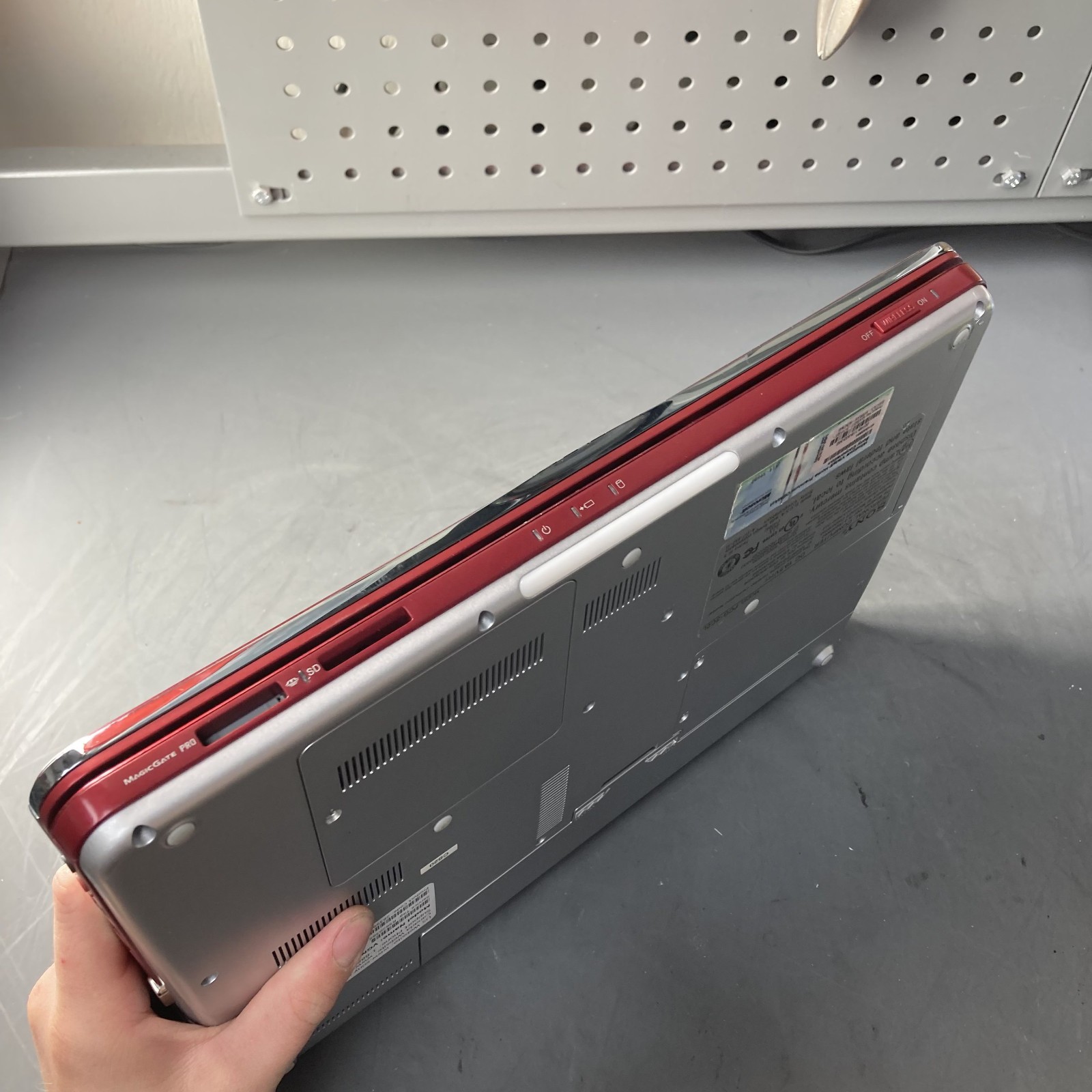 RED Sony Vaio VGN-CS190 14.1″ Laptop Core 2 Duo 2GHz 3GB RAM 250GB HDD Vista