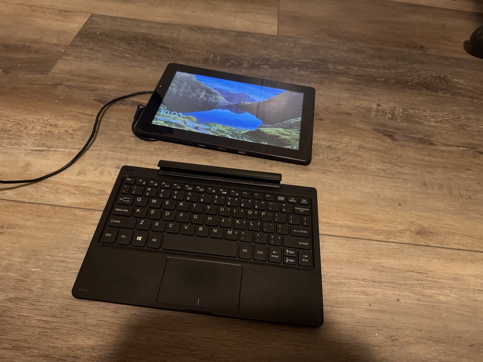 Super Sonic 10.1 in 2-in-1 Windows 10 Tablet 256GB SD INCLUDED (Used Condition)