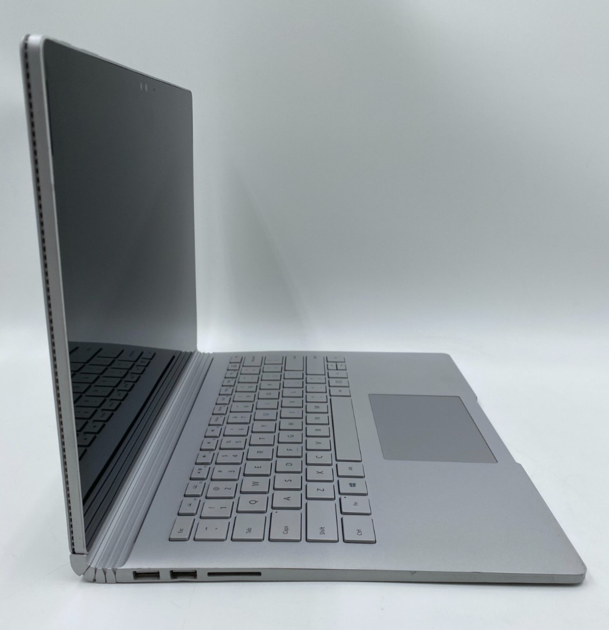 Microsoft Surface Book 1 13″ i5-6300U 2.4GHz 256GB SSD 8GB DDR3 Silver Fair/Dent