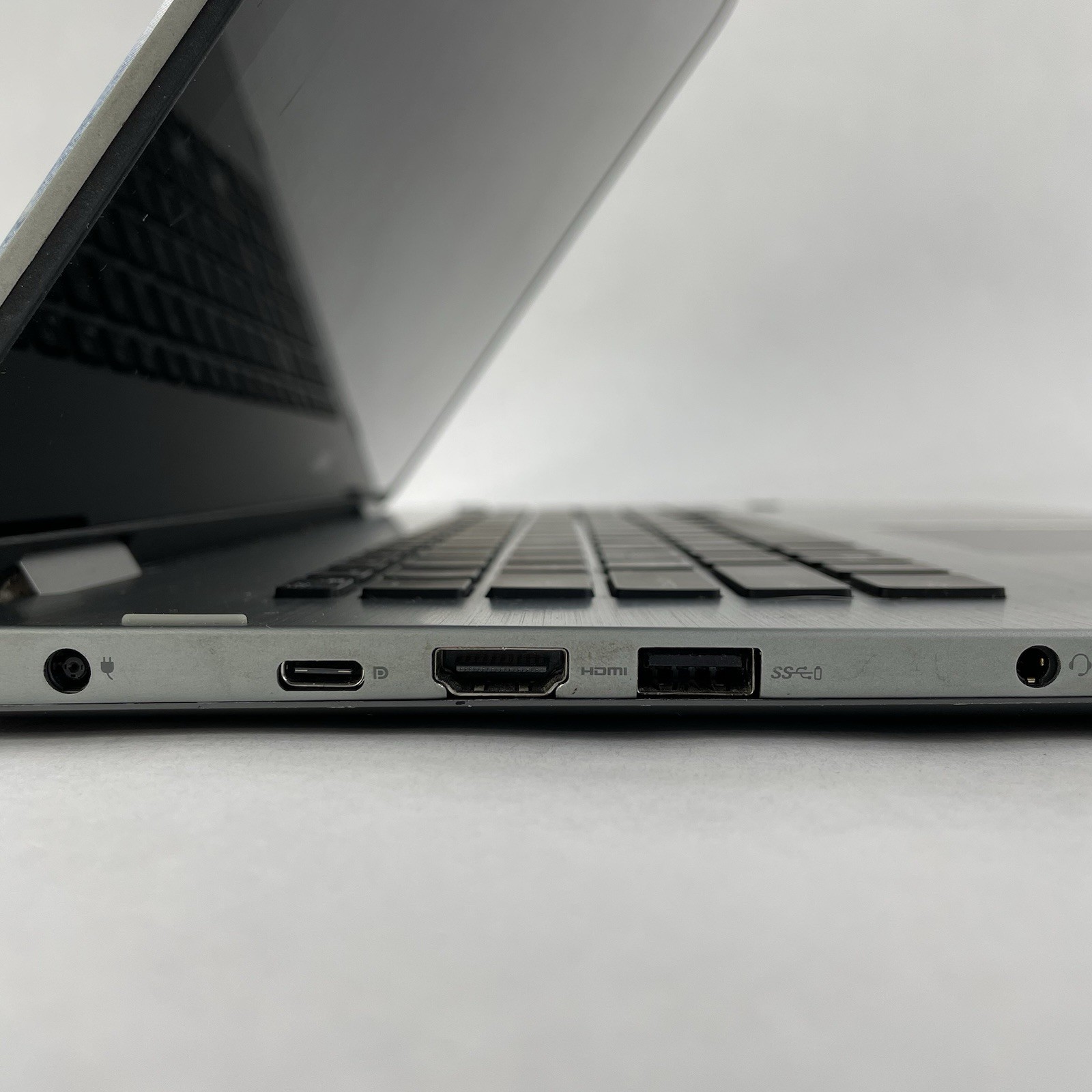 Dell Inspiron 17-7779 17.3″ i7-7500U 2.70 GHz 16GB RAM NVIDIA GF108 No SSD/OS/AC