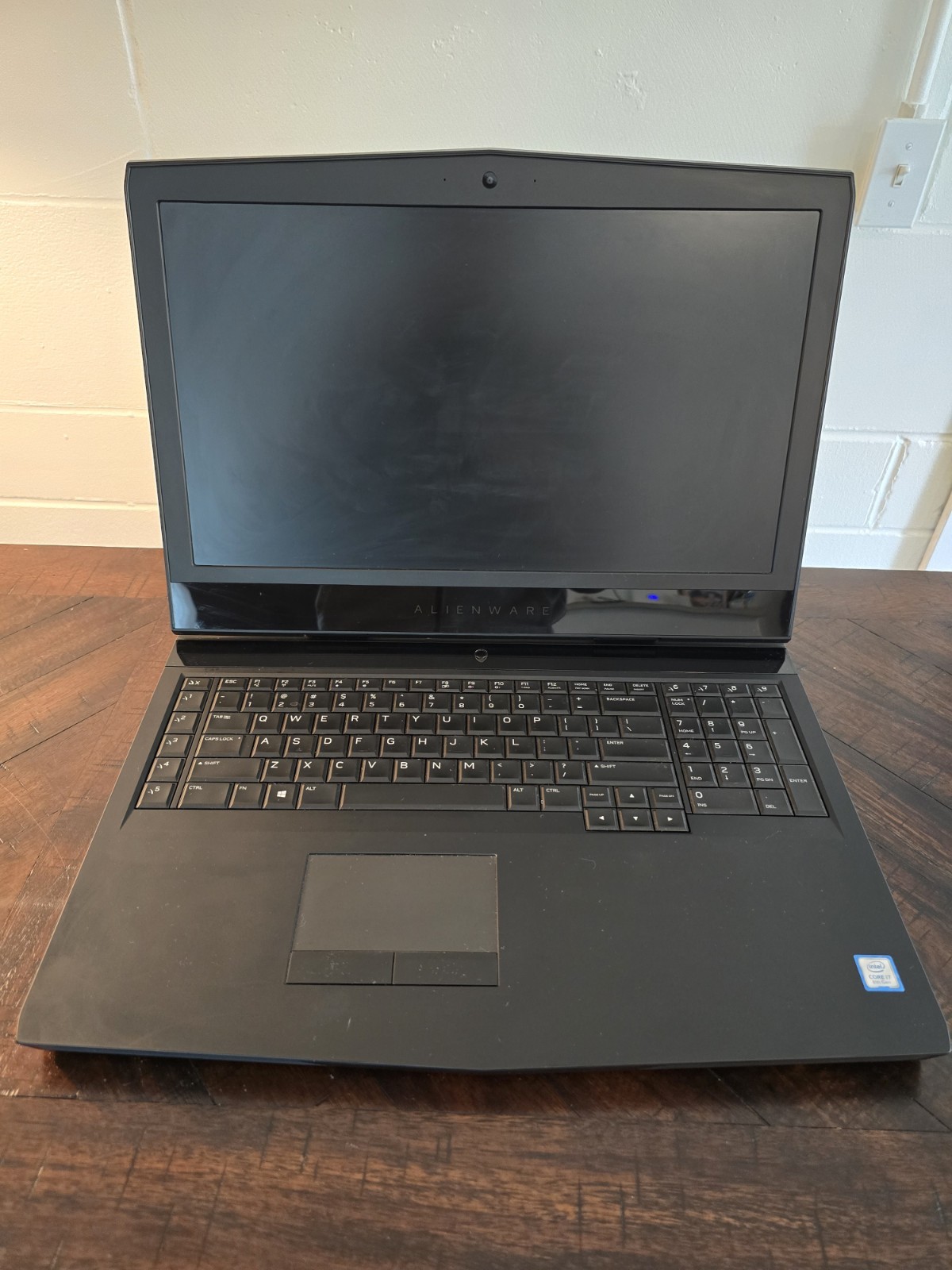 Alienware 17 R5 Laptop I7-8750H, 16GB RAM, GTX 1070, 1TB HDD/512 SSD
