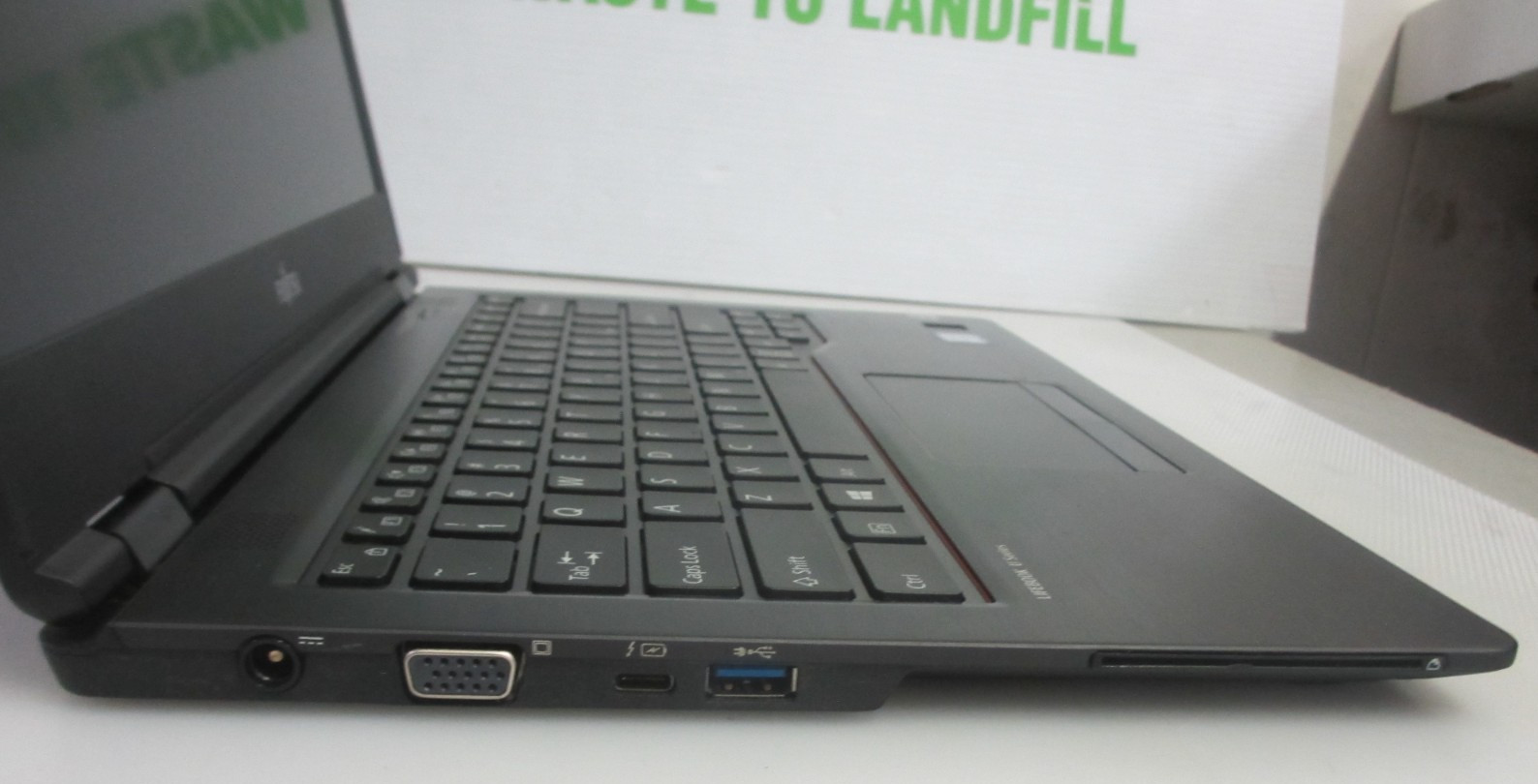 Fujitsu LifeBook U749 i7-8665U 1.90GHz [No RAM/HDD/OS/AC] Laptop
