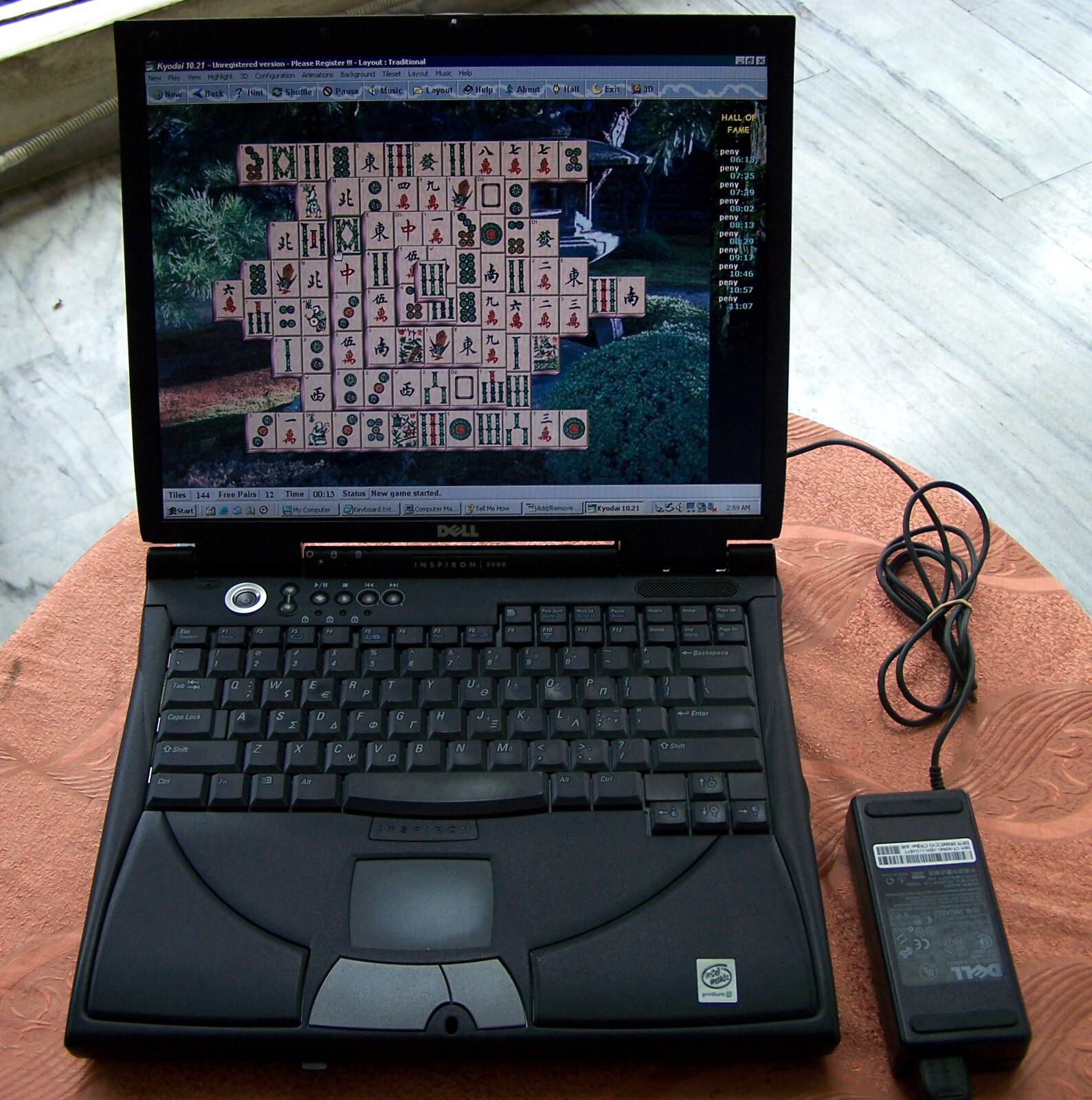 Dell Inspiron 2500 Pentium 3 1GHz 256MB 40GB Floppy Serial Parallel-dos imb cdt-