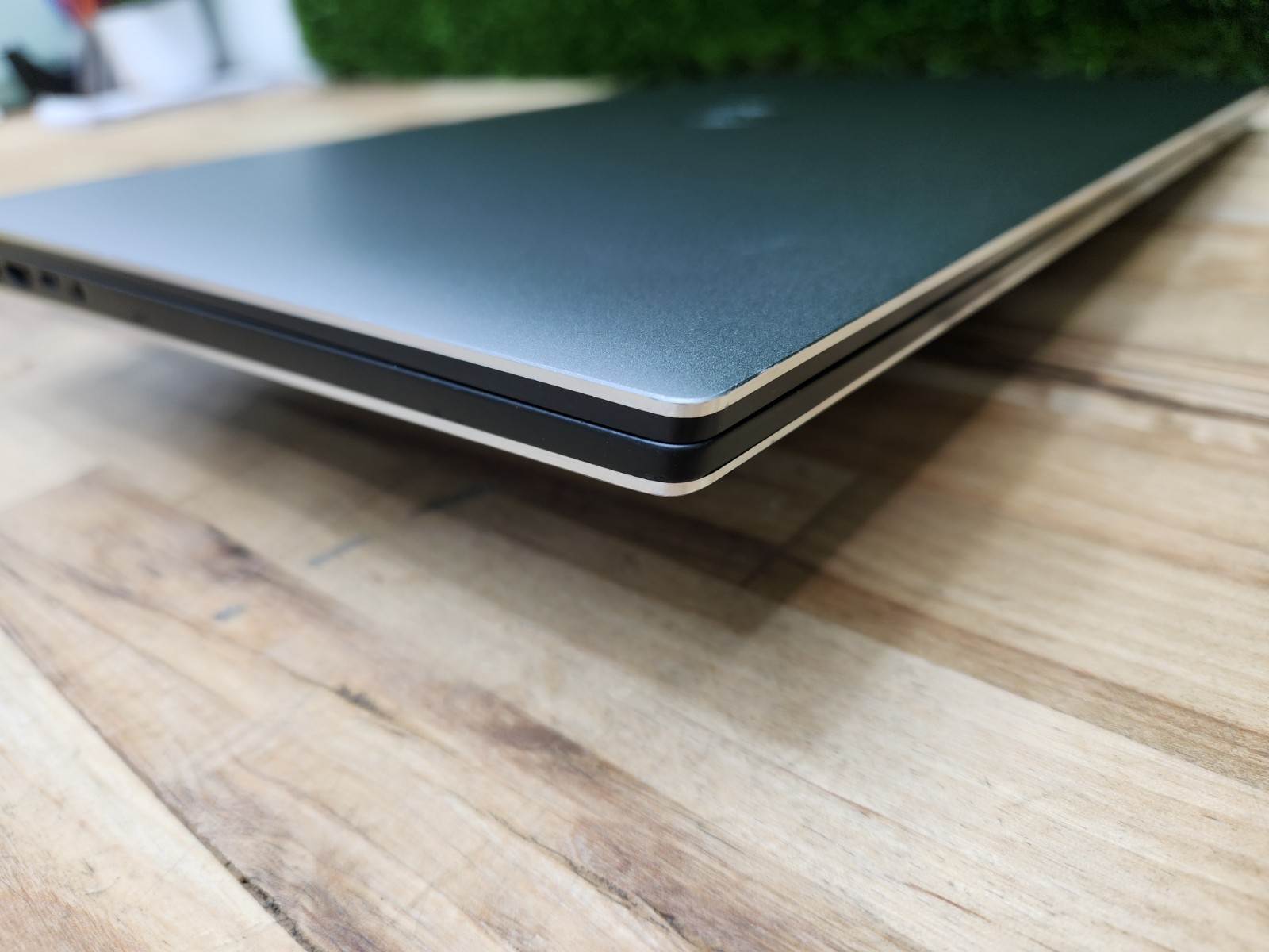 Dell Precision 5540 15.6″ 4K Touchscreen E-2276M 16GB 512GB SSD Quadro T2000 ~