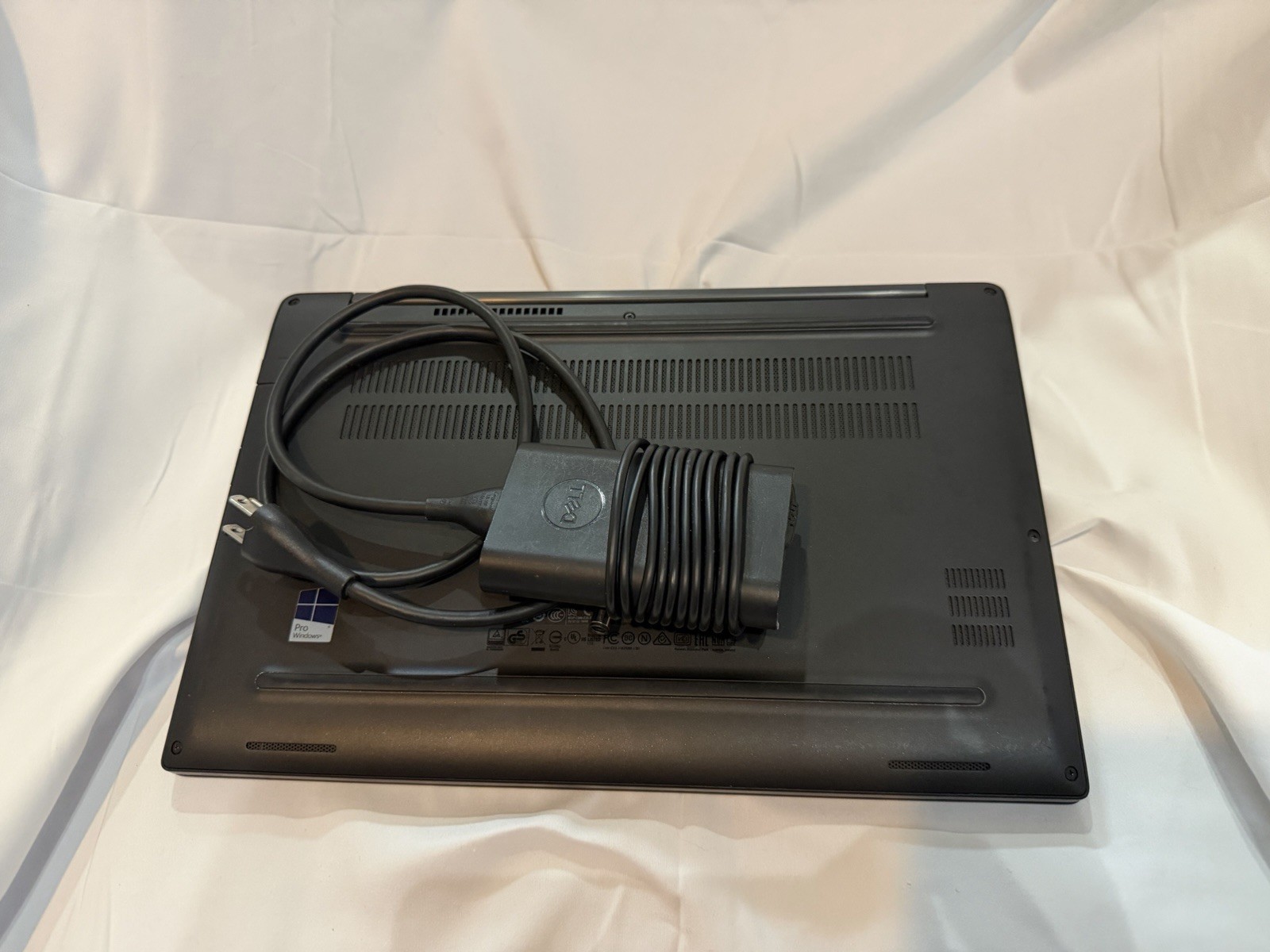 Dell Latitude 7480 14.0″ | Intel i5-7300U | 8GB RAM 256GB SSD Win 10 Pro w/power