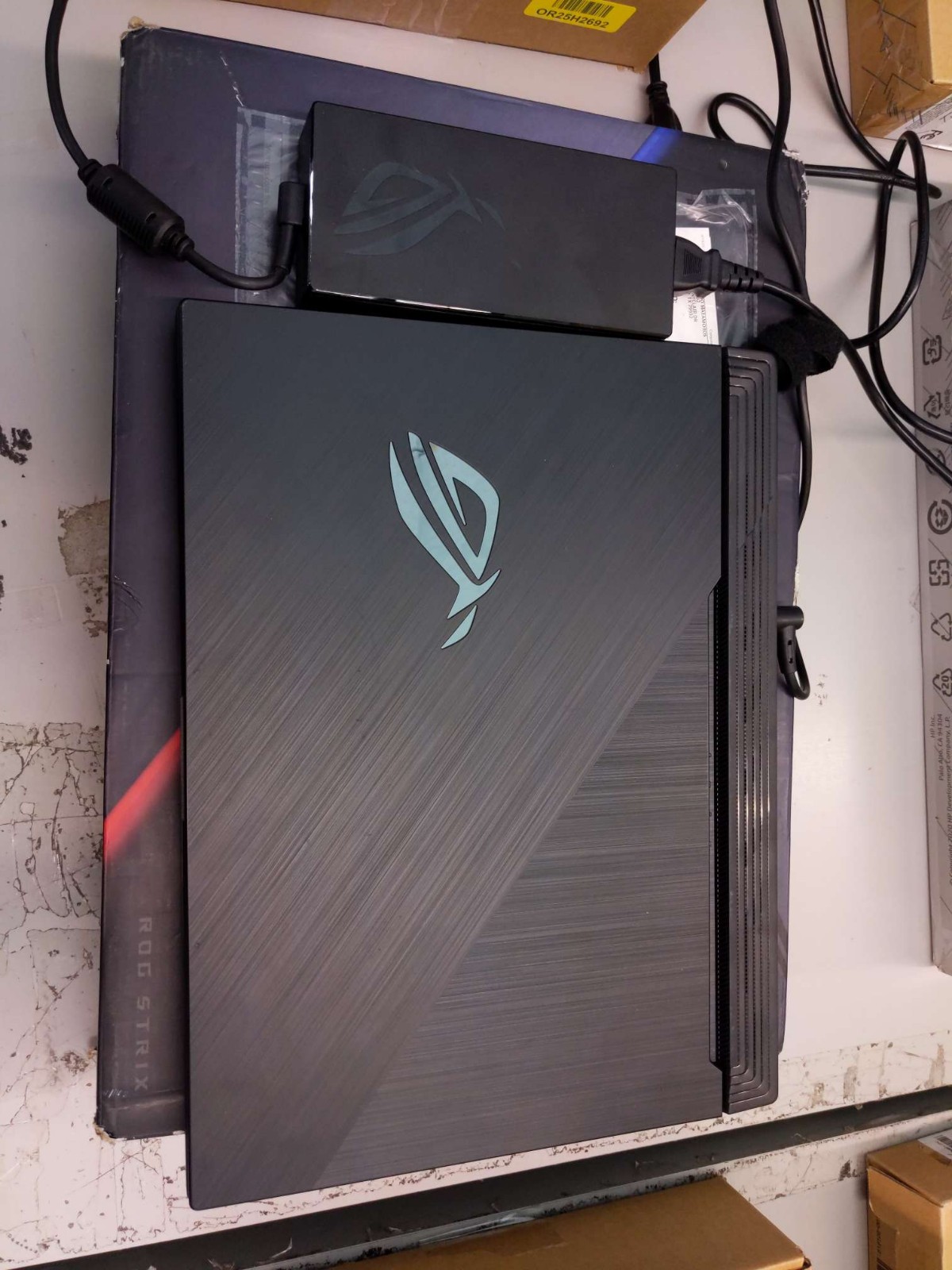 ASUS ROG G512LV-UH76 15.6″FHD i7-10870H 16GB RAM 512GSSD GeForce GTX 2060 Win 11
