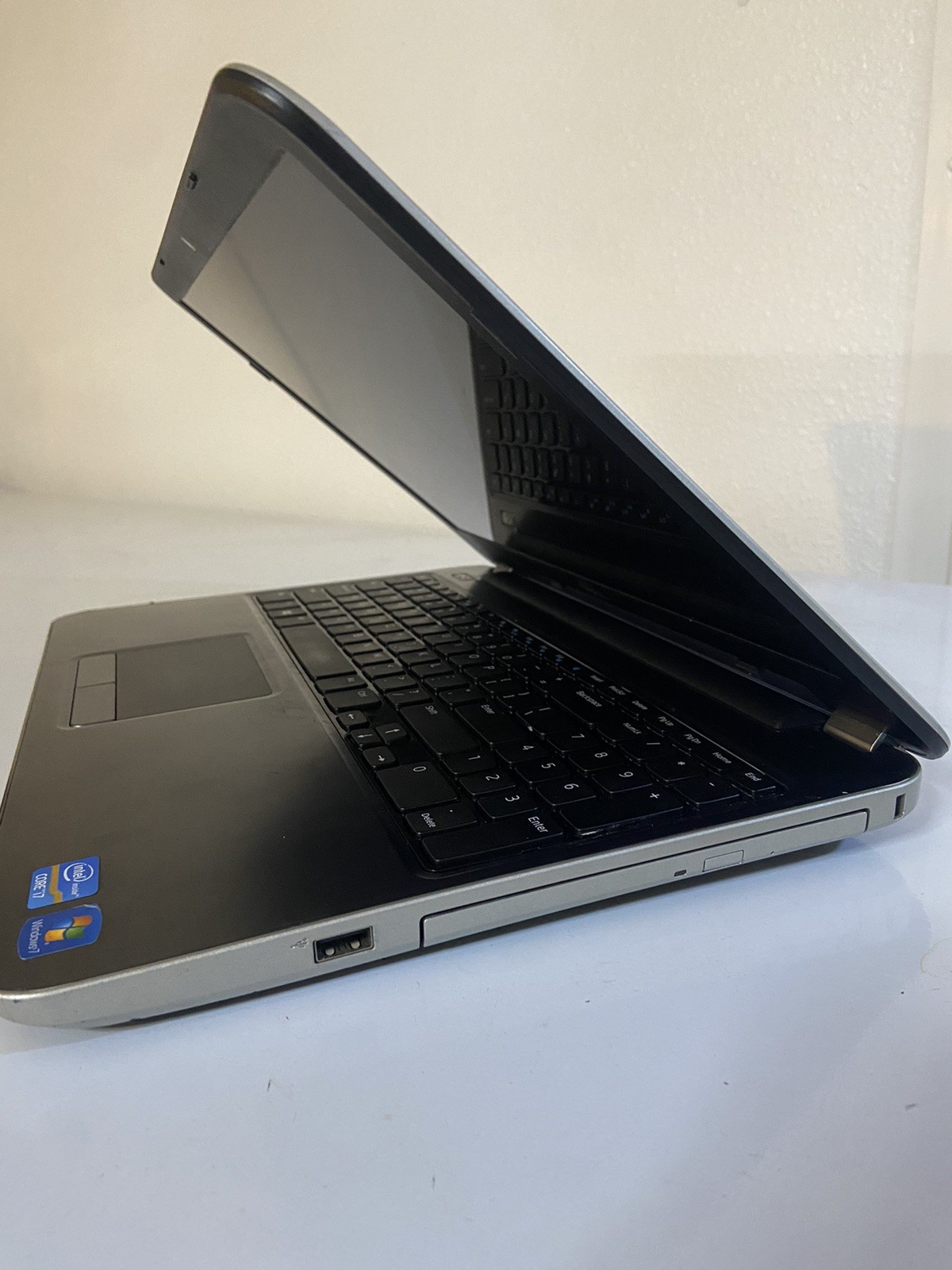 Dell Inspiron 15R 5521 Laptop i7-3537U 2.0Ghz 15.6″, 8GB, BAD BATTERY/SCREEN!