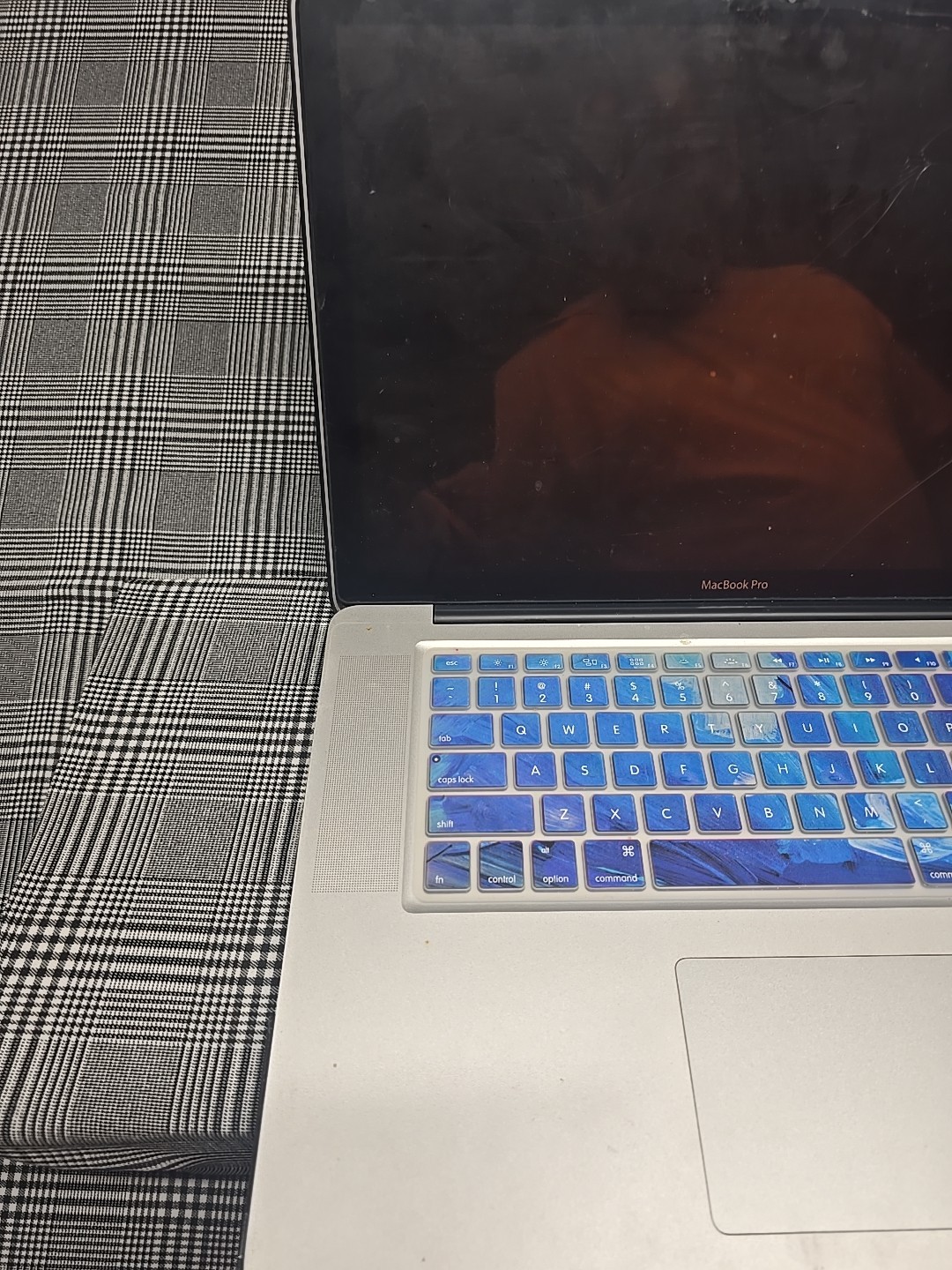 Apple A1286 15″ MacBook Pro Laptop Computer Silver Cracked Screen