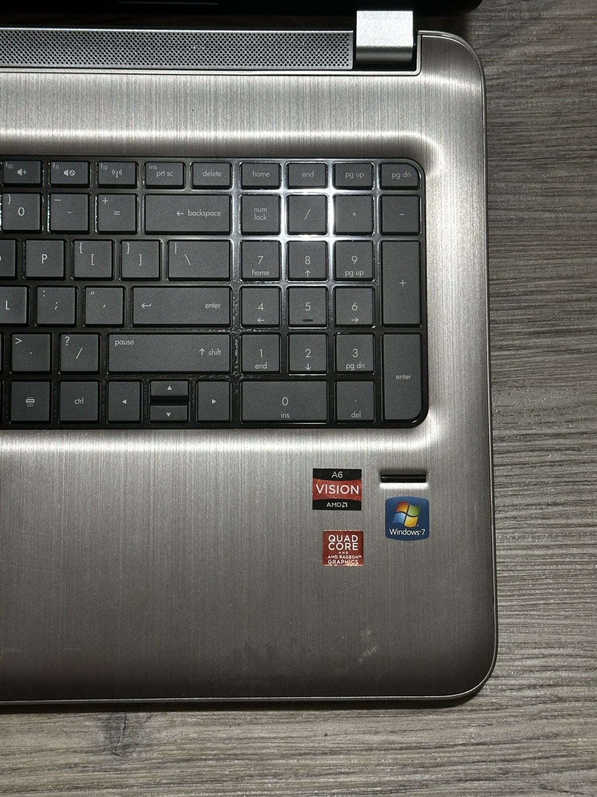 HP PAVILION DV7 AMD A6-3400M APU RADEON HD GRAPHICS 1.40GHz WIN7 8GB RAM 680GBHD