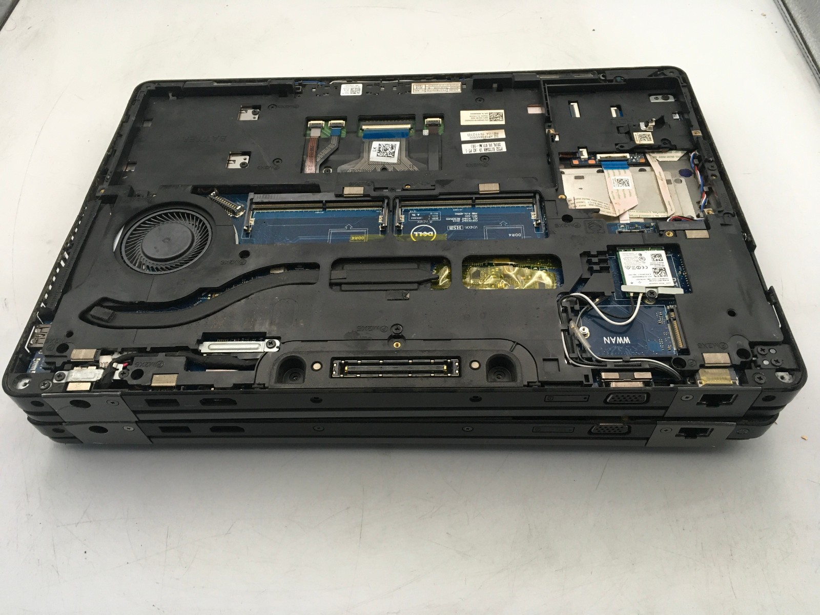 DELL LATITUDE E5470 – BOOTS TO BIOS -LOT OF 2- INTEL I5 6300U – NO RAM -READ- BB