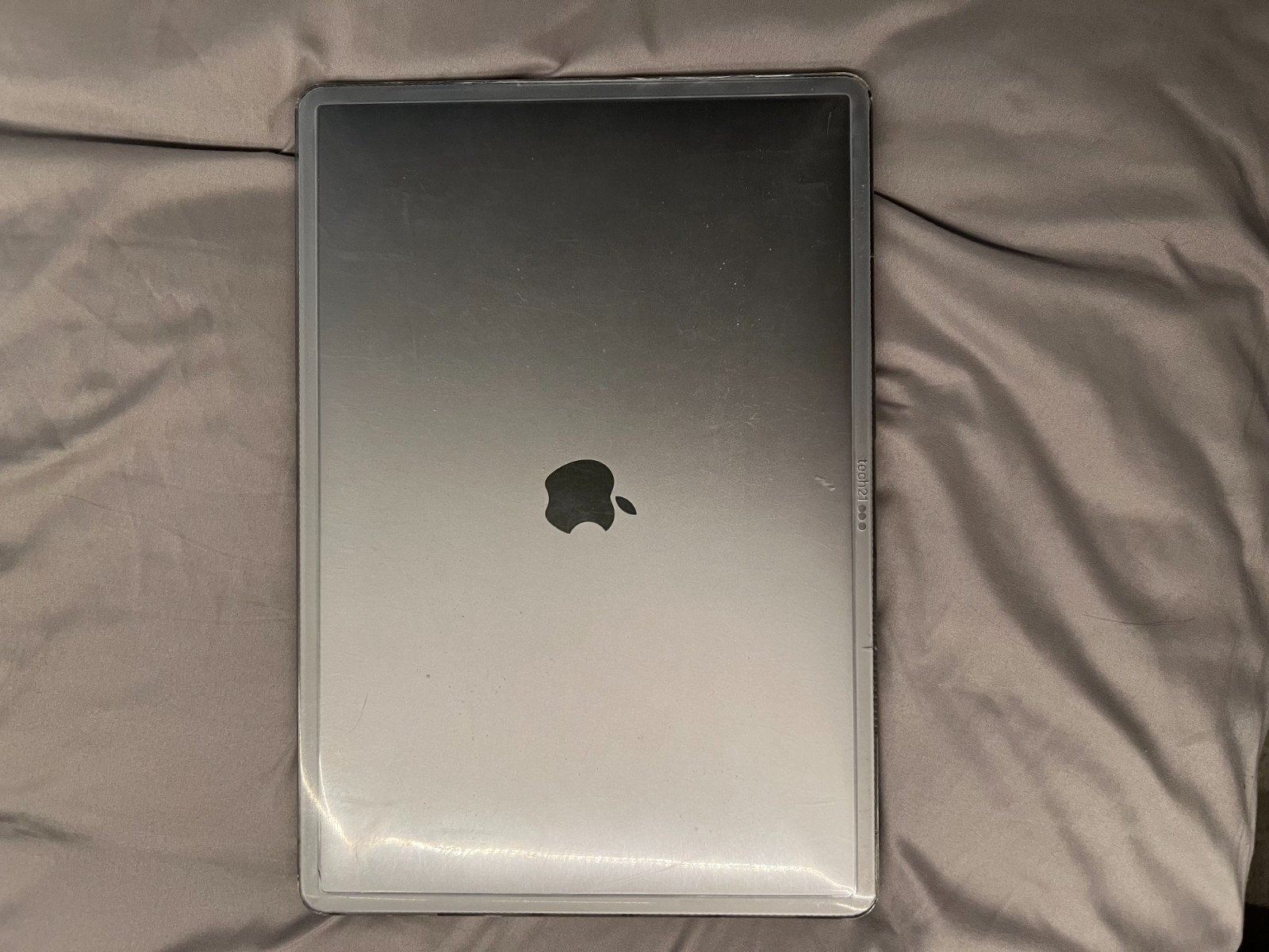 MacBook Pro 15 Space Gray 2018 2.6GHz i9 32GB 1TB Radeon Pro 560X (Case & Box)