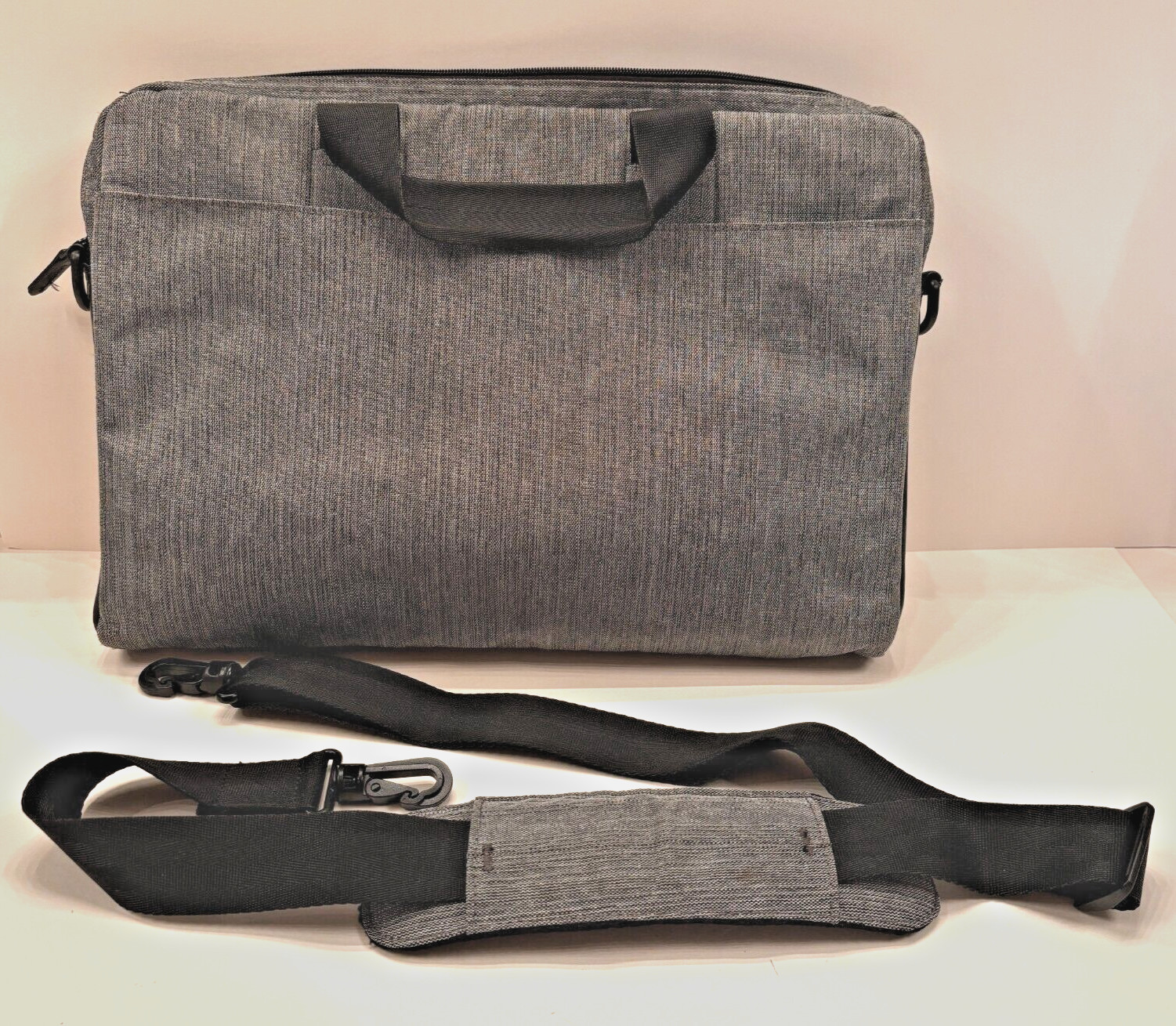 Gray Laptop Case/Bag TARGUS TSS59404UST-50 fits 15″ – 17″ Laptop Tablet Computer