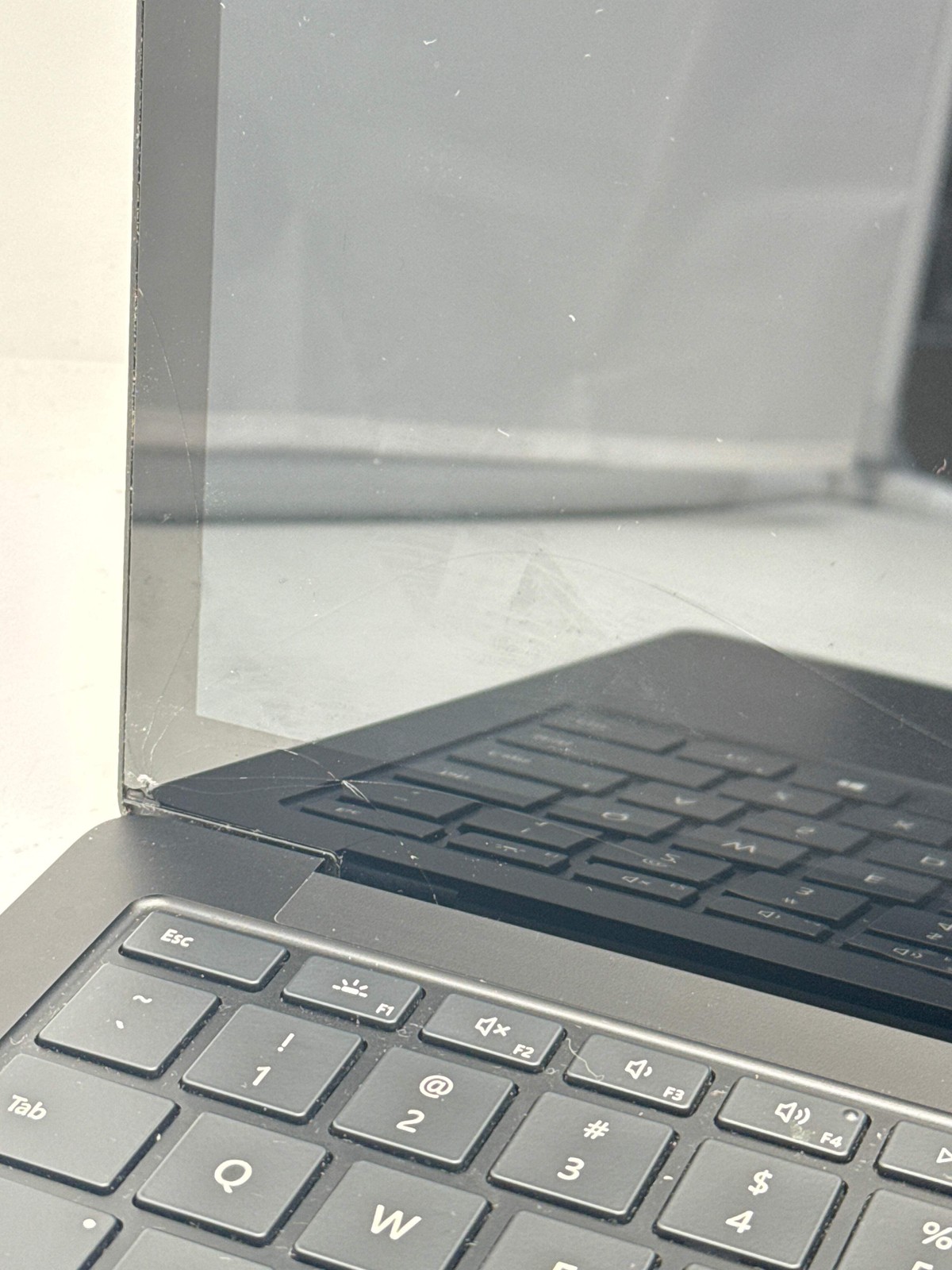 Microsoft Surface Laptop 4 1951 13.5″ i5-1145G7 8GB 512GB Cracked Screen For Par