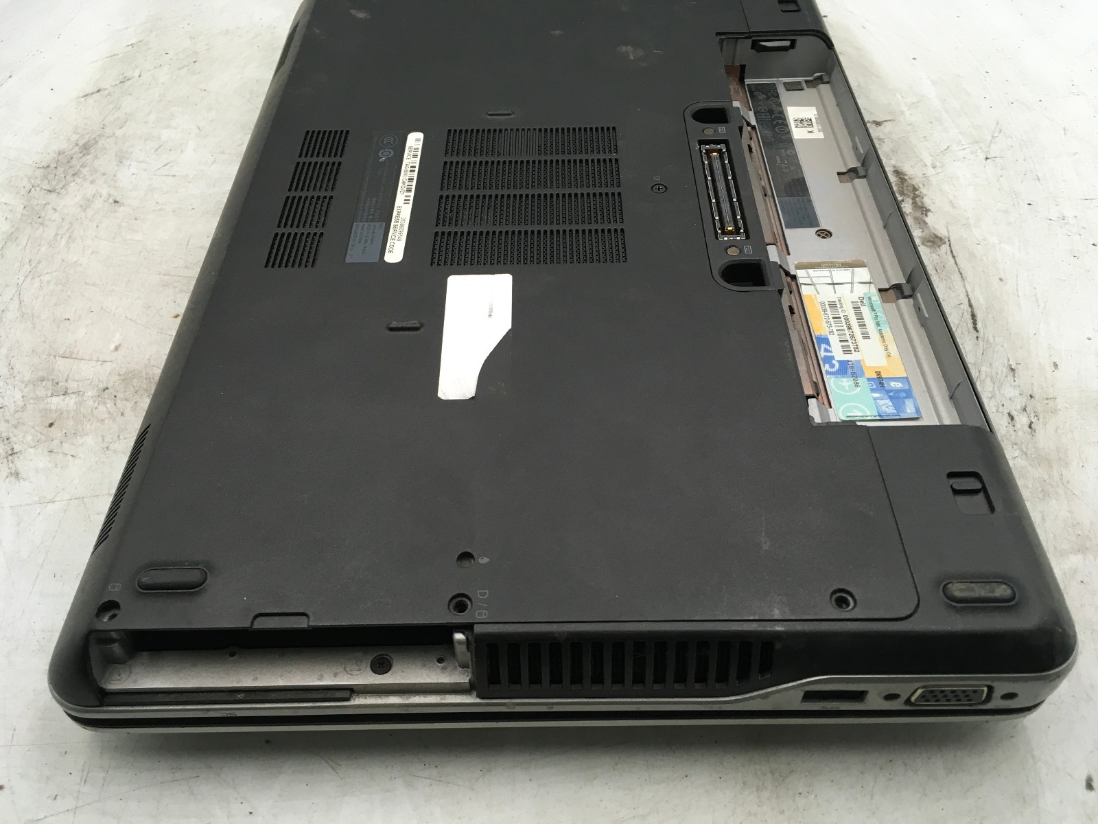 DELL LATITUDE E6440 – FOR PARTS/BAD LCD – INTEL I5 4TH GEN – NO RAM -14″-READ-BB