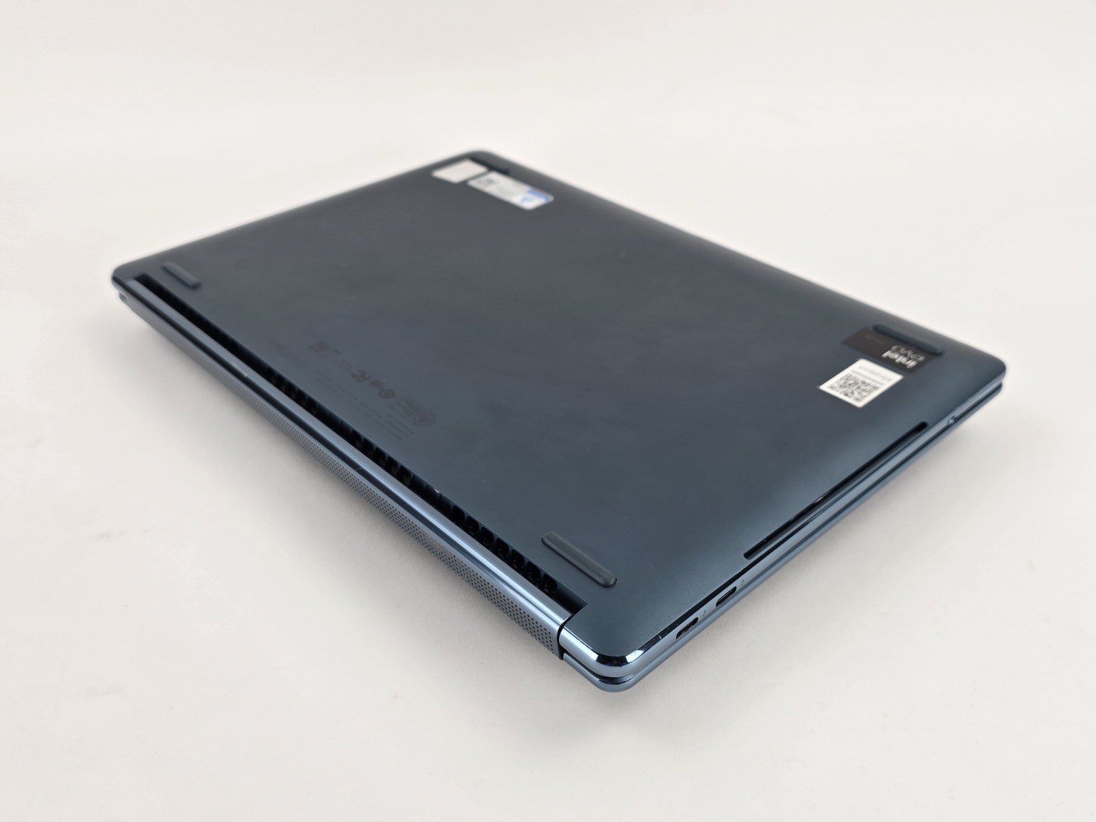 Lenovo Yoga Book 9i Dual 13.3″ 2.8K OLED Ultra 7 155U 16GB 1TB – Used