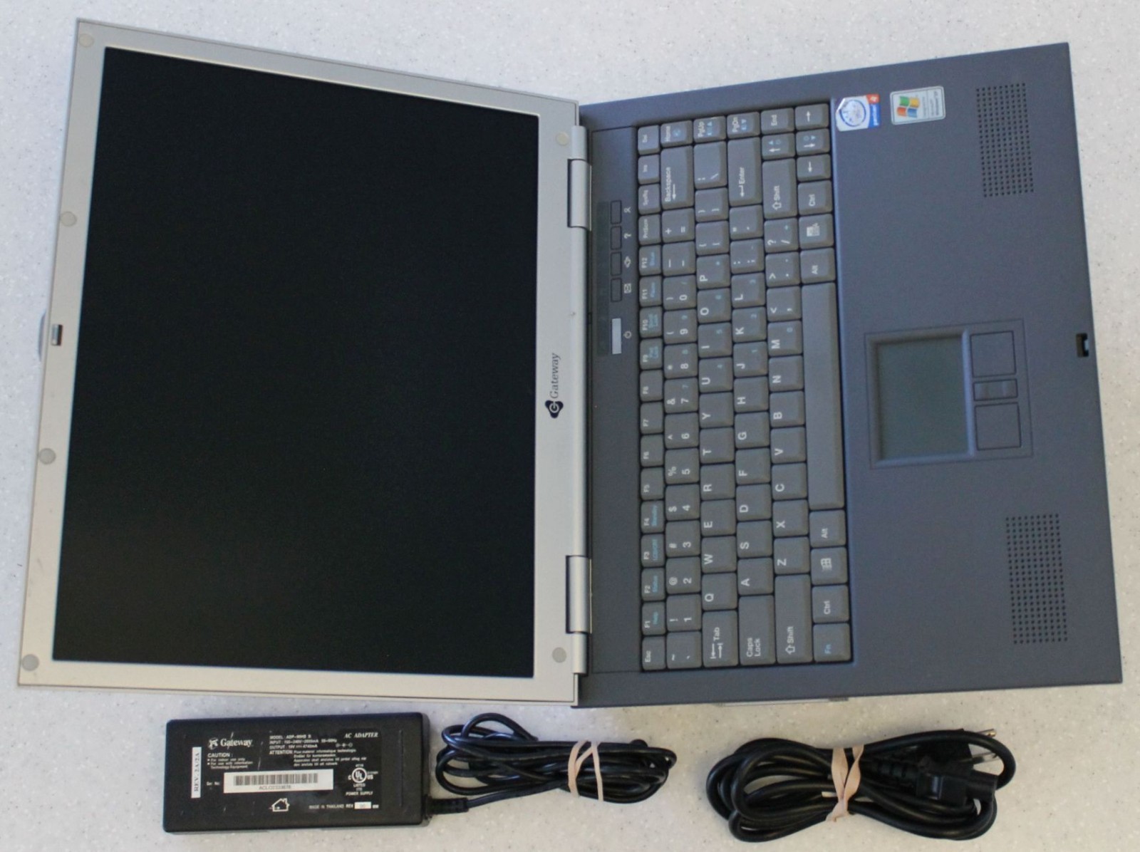 Gateway Windows 2000 Laptop,40GB HD, 512MB RAM,CDRW/DVD,Charge,Restore CDs,Book