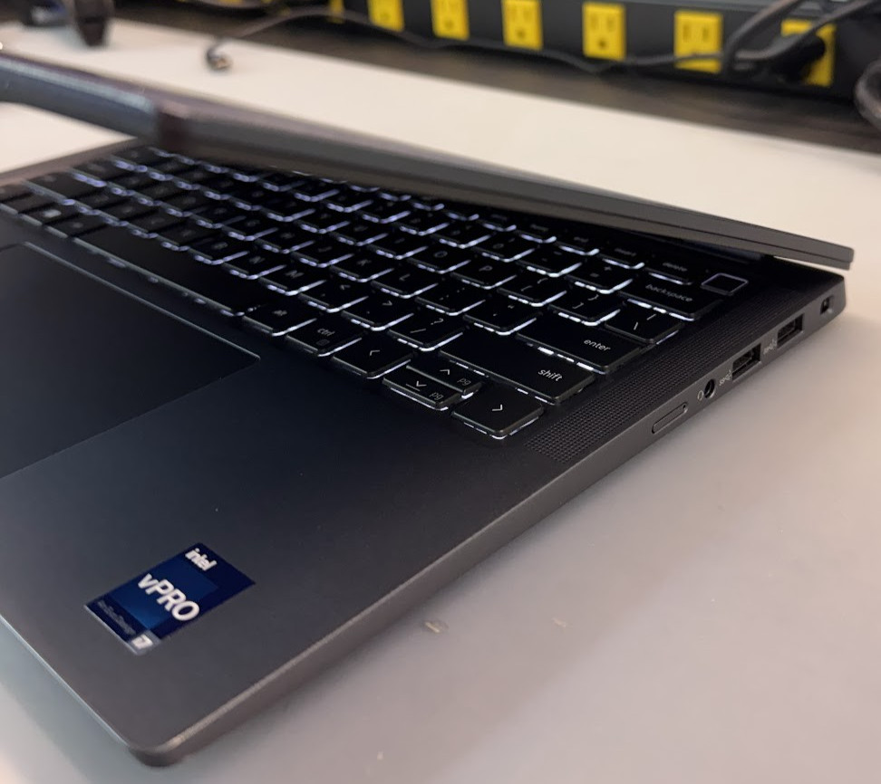 Dell Latitude 7440 14″ INTEL CORE i7-1365U 512GB SSD 32GB RAM WIN11 LAPTOP *READ