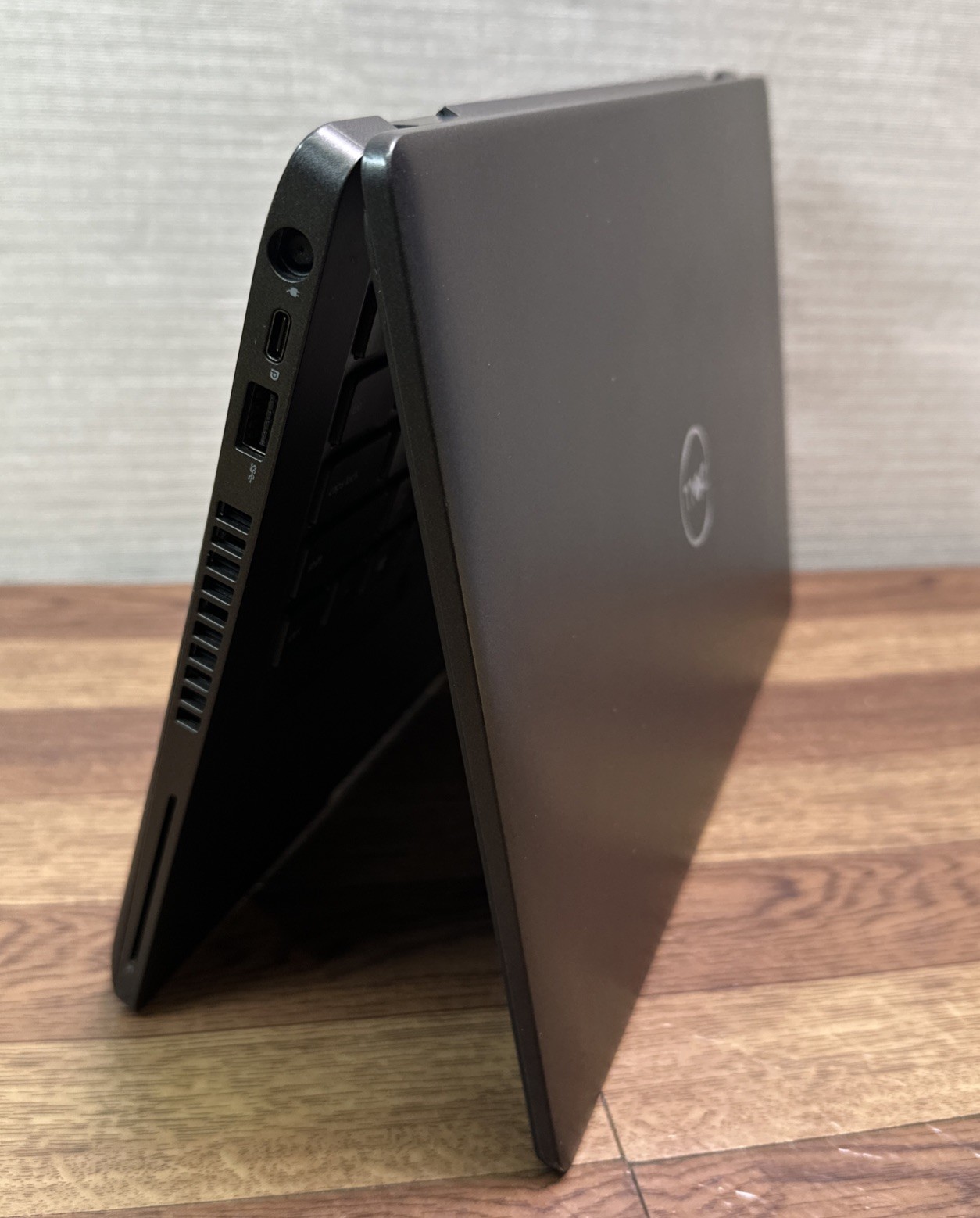 Dell Latitude 5400 14” Core i5-8350U 1.70GHz 256GB SSD 16GB RAM DDR4