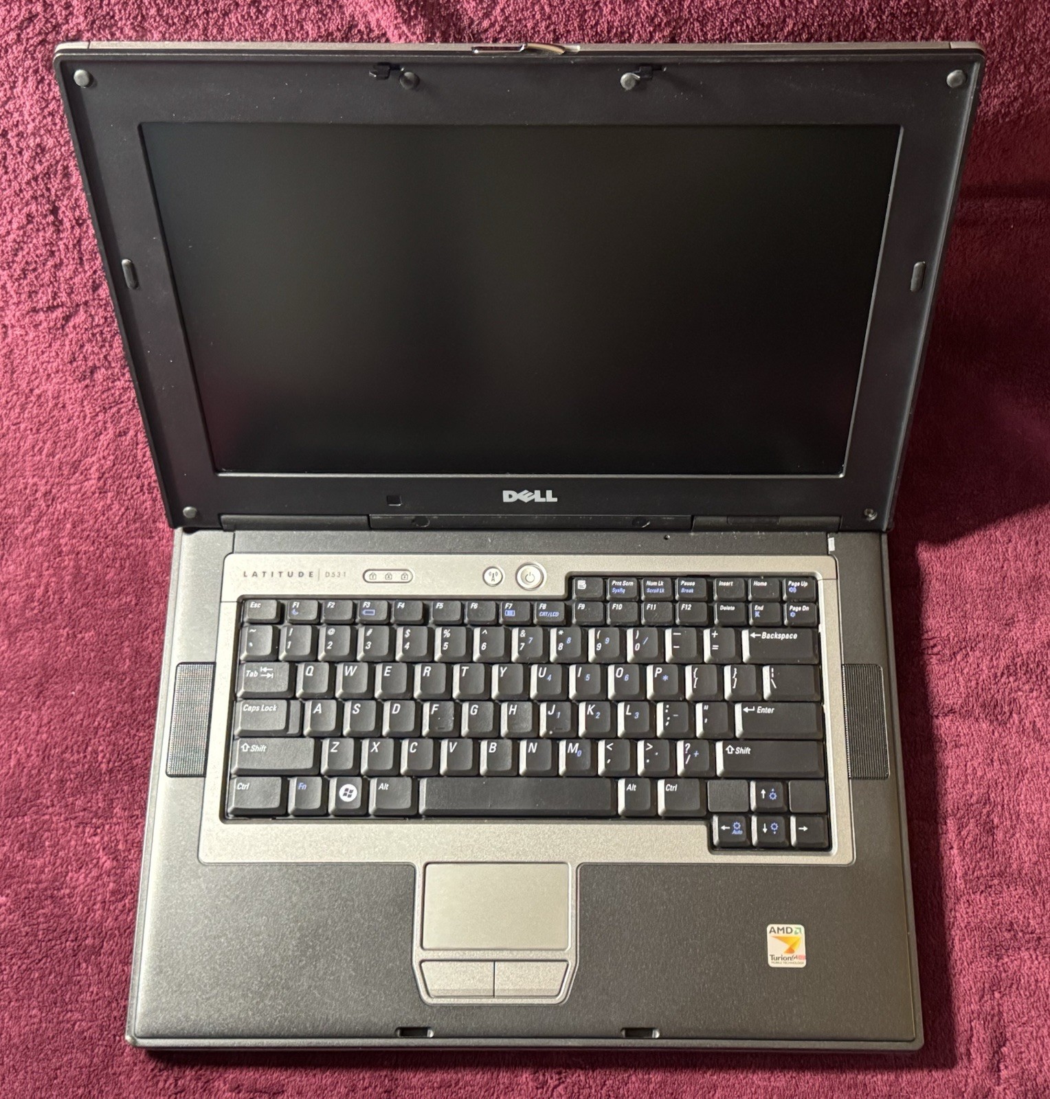 Complete Dell Latitude D531 – 14.1”/1.80GHz/2GB/160GB HDD/WiFi/Serial D-SUB/WIN7