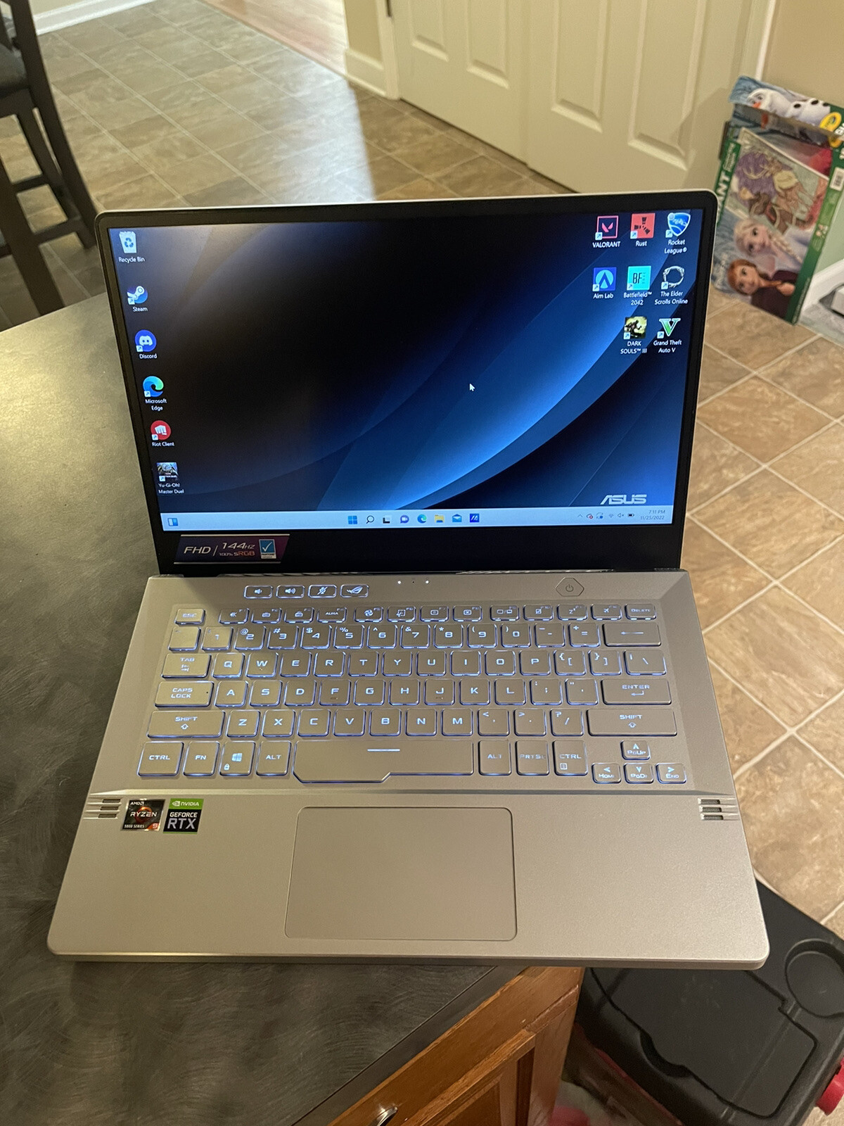 Asus ROG Zephyrus 14” (512GB SSD, AMD Ryzen 7 5000 Series, 4.40 GHz, 16GB)…