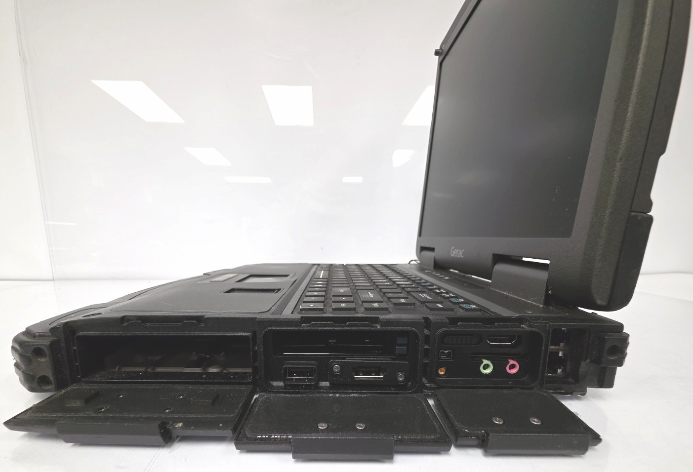 Getac B300 G1| Intel Core L620| 4GB RAM| No HDD| DVD RW| 15,996 Hours