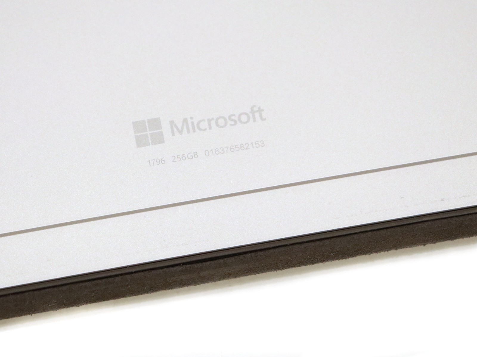 Microsoft Surface Pro 12.3″ 1796 i7-7660U 8GB 256GB NVMe Windows 11 Pro