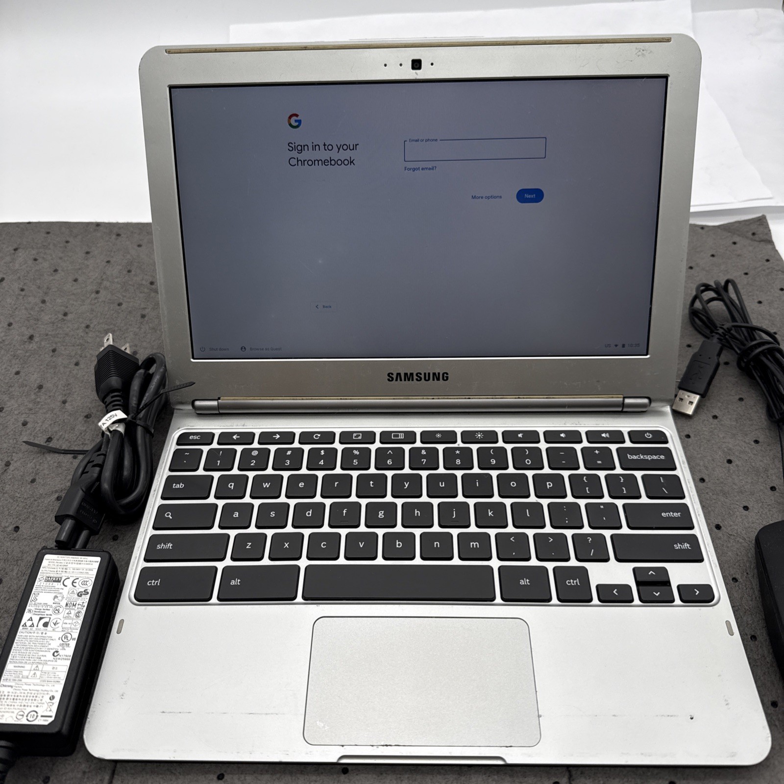 Samsung Laptop Chromebook XE303C12-A01US, Dual-Core 1.7GHz 2GB 16GB + Chrg/Mouse