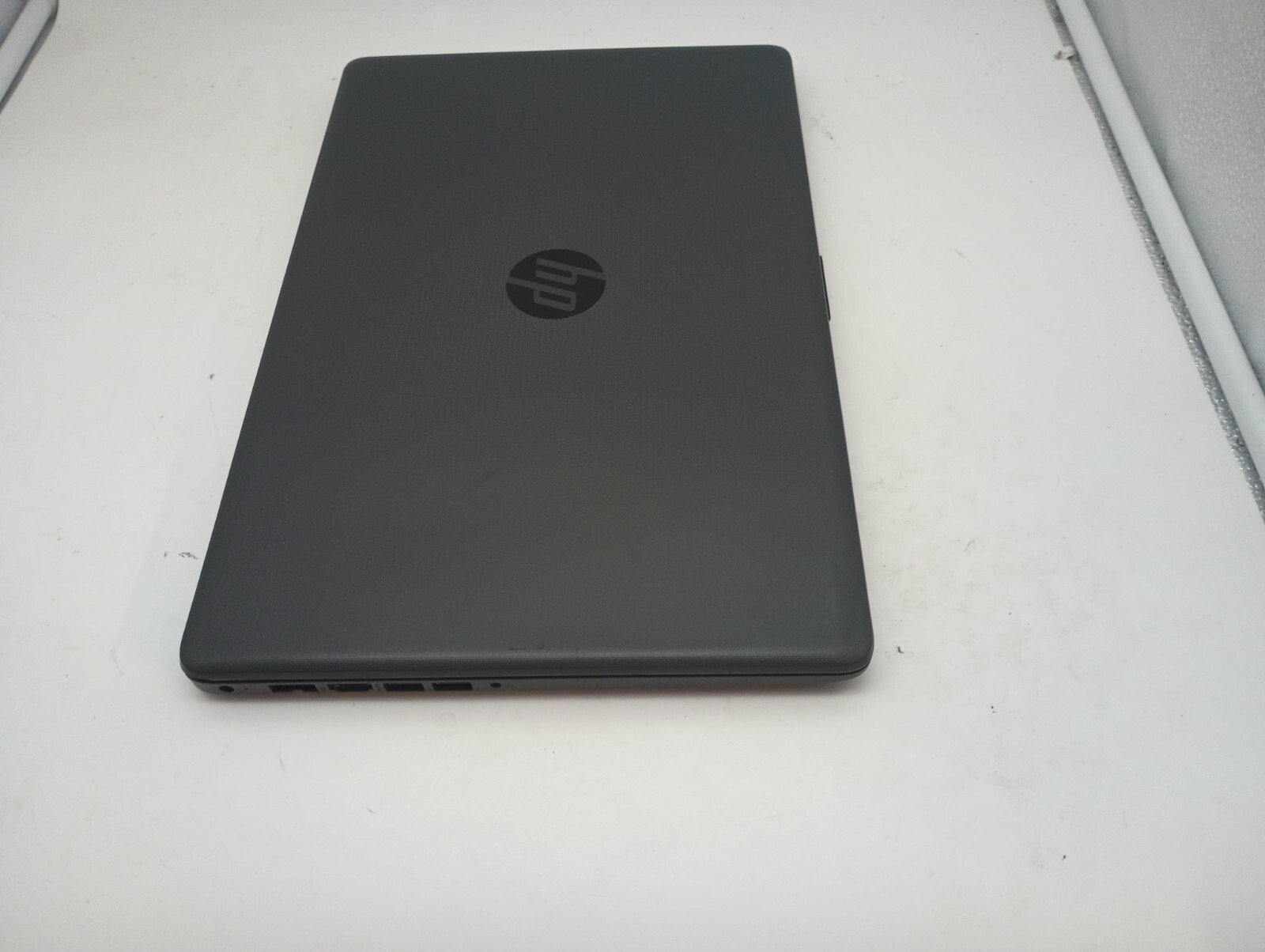 10211 HP 255 G7 w/charger.Radeon R3.8GB.128GB M.2.15.6″.Radeon Graphics.W11 Pro