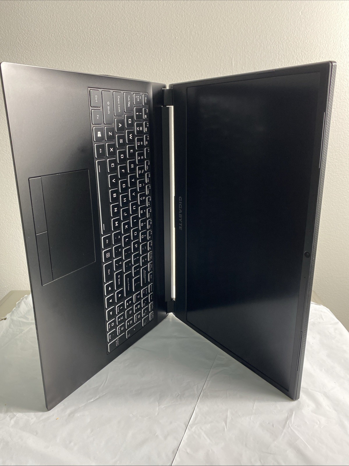 Gigabyte G5 GD 15.6”Gaming Laptop i5-11400H-RTX3050-16GB RAM- 512GB SSD- Read Me