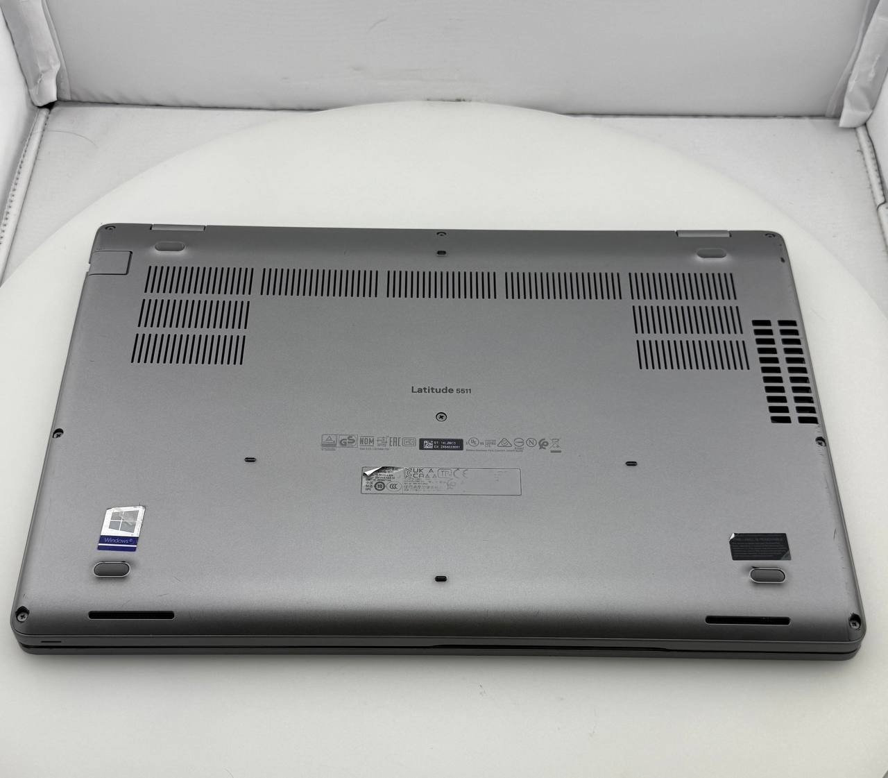 Dell Latitude 5511 NTS i7-10850H@2.7GHz 16GB RAM 512GB NVMe Win 11 Pro Grade B