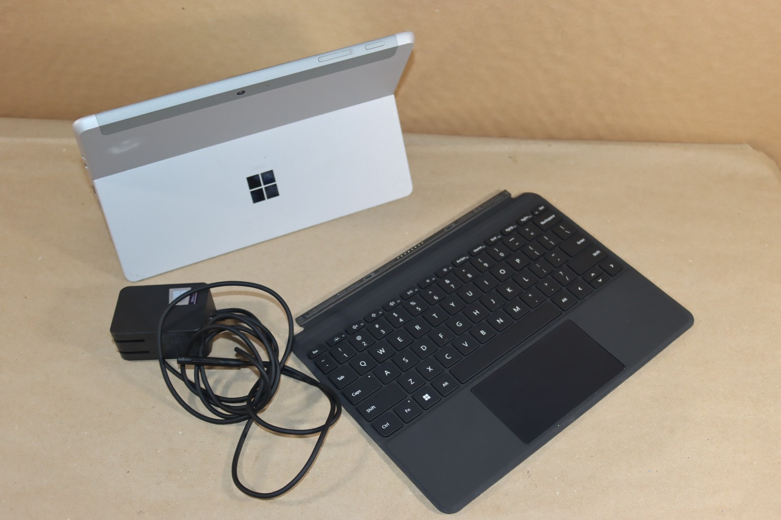 Microsoft Surface Go LTE 1825 10.5″ 8GB RAM 128GB SSD Cellular + Wifi