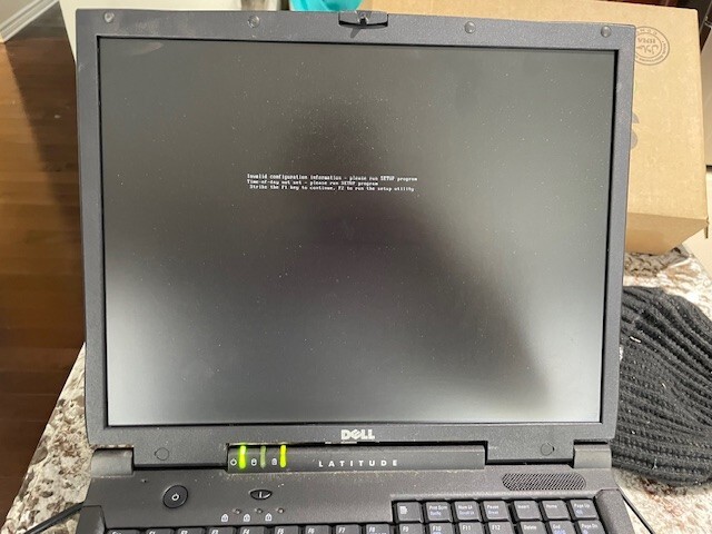 Vintage Dell Latitude C810 Laptop Windows XP DVD/Floppy Serial PORT WORKING